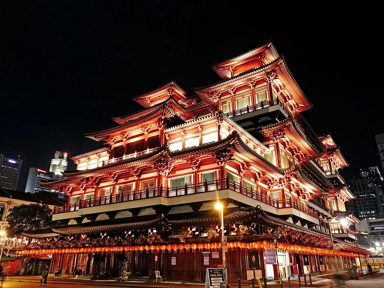 Cegoh Buddha Tooth Relic Temple in China Town in SIngapore