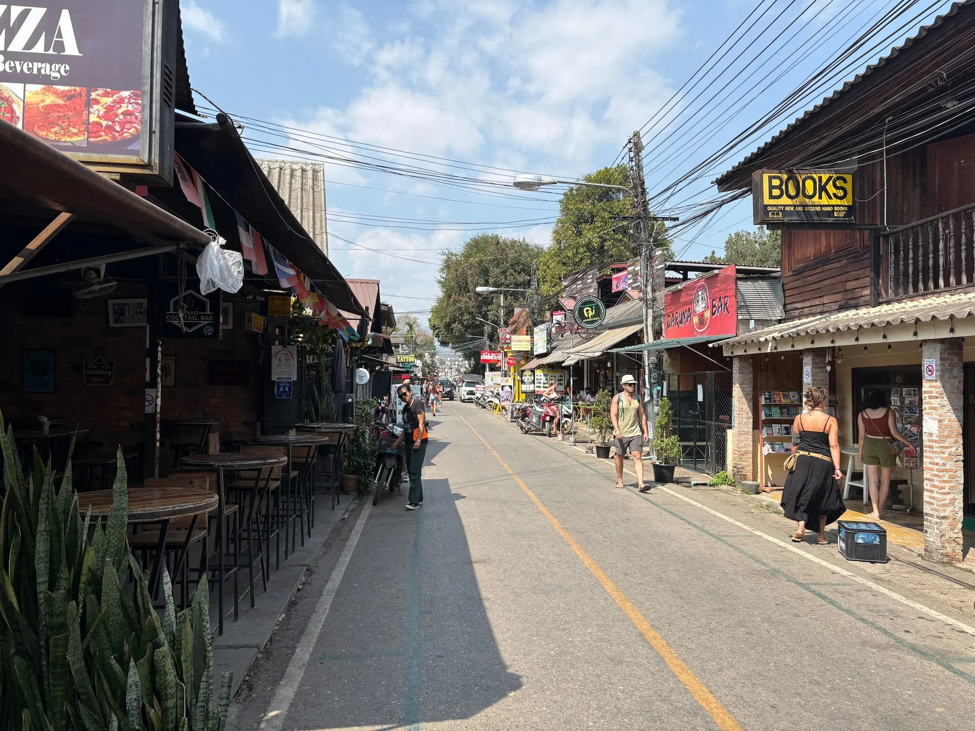 A quiet street in Pai through day time