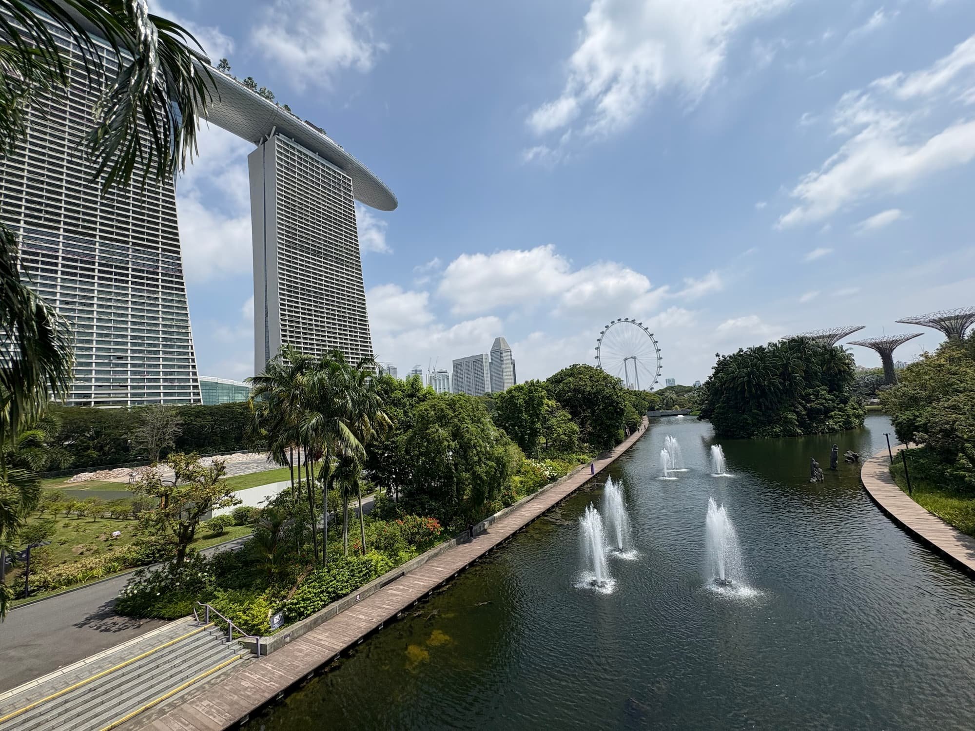 Singapore Flyer, Marina Bay Sands and Gardens by the Bay in Singapore