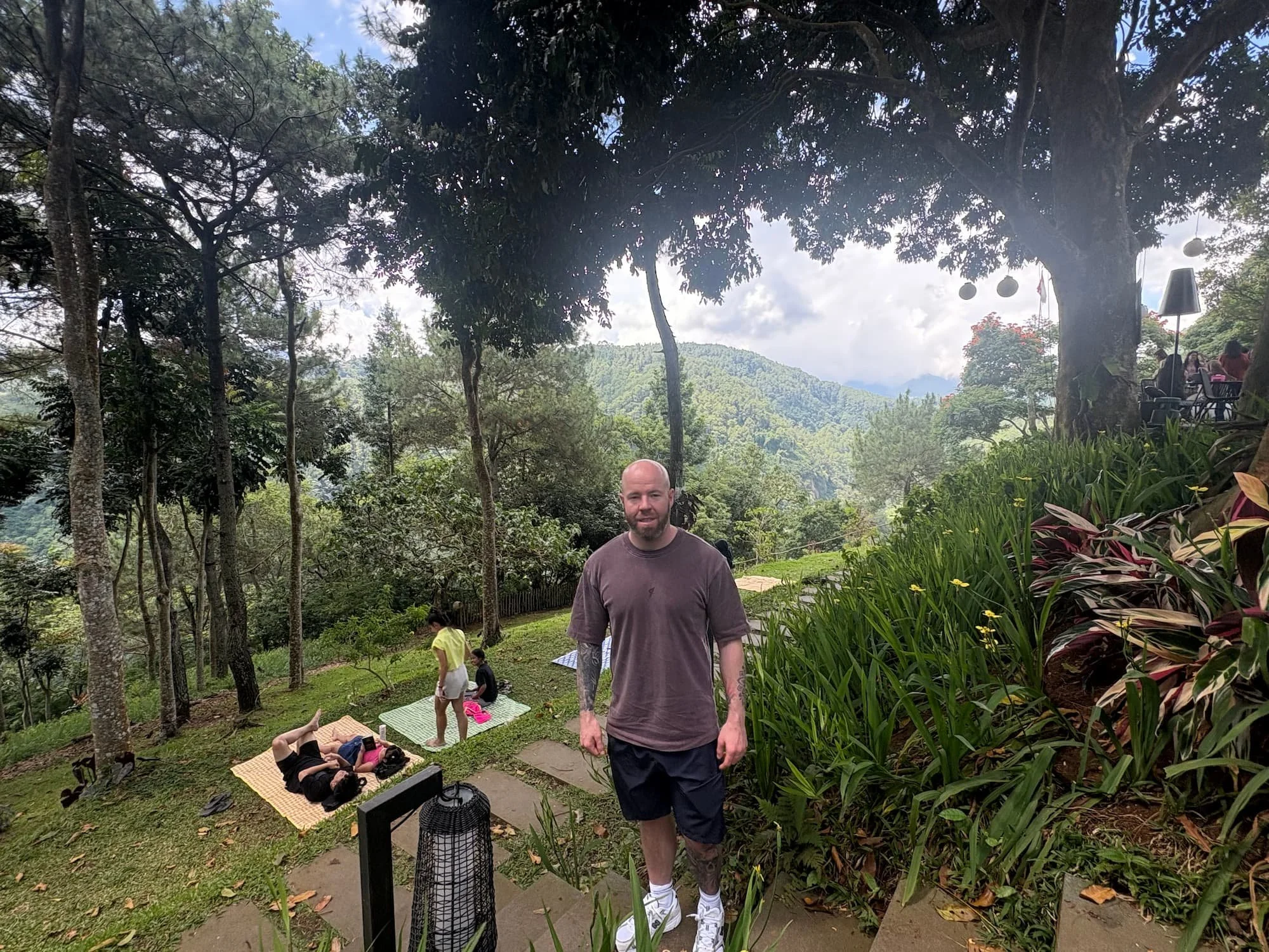 Exploring Bandung hills viewpoint in Indonesia using eSIM data for navigation and travel planning