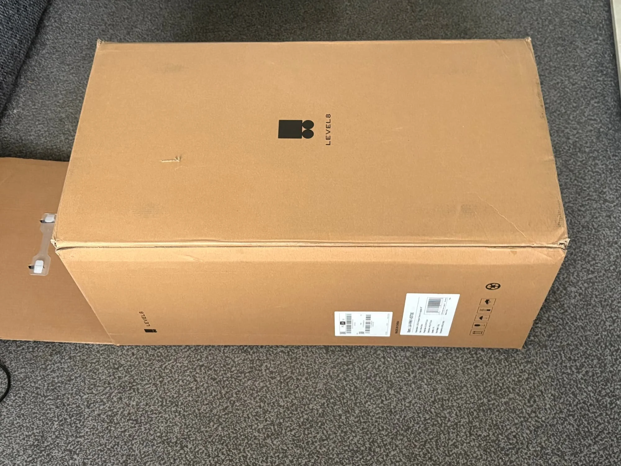 Unoxing Level 8 Voyaguer suitcase