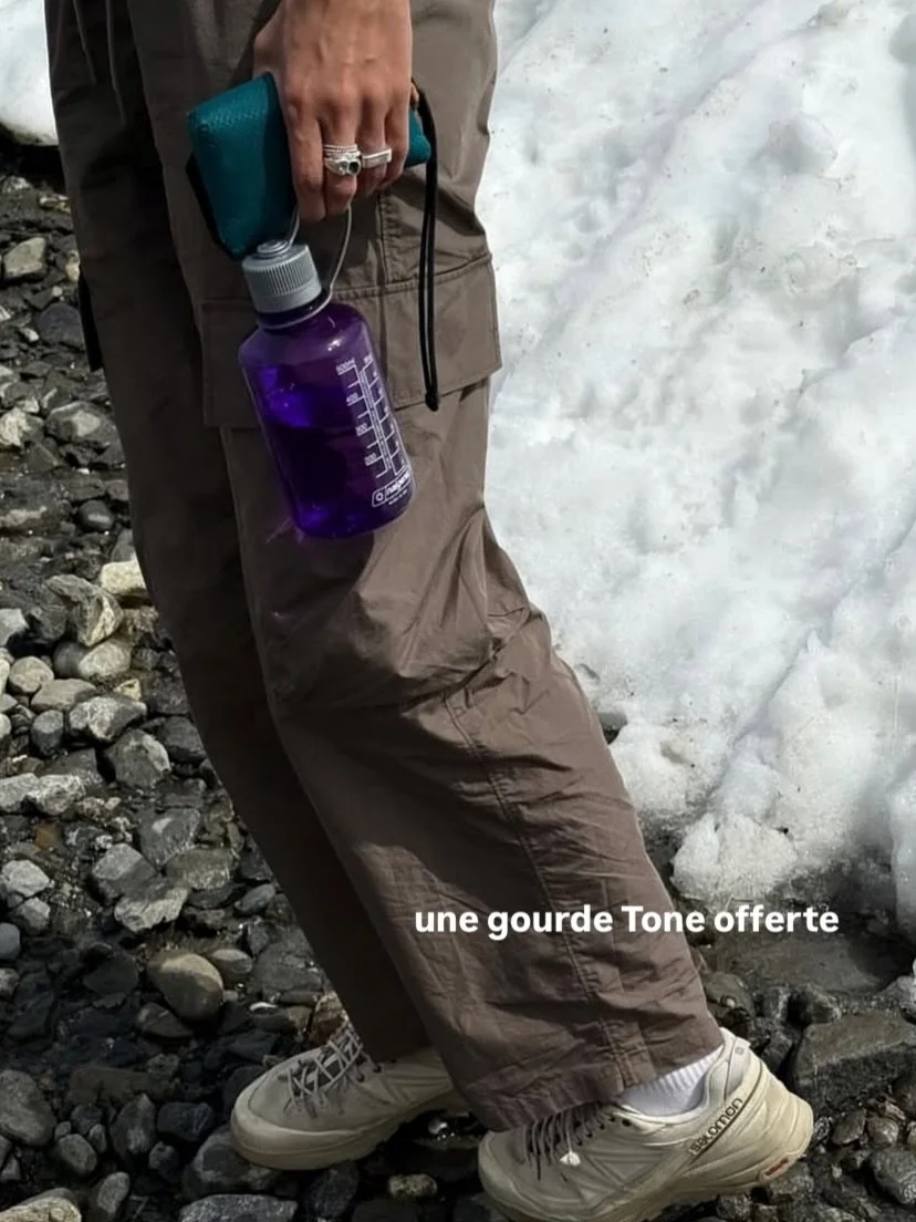 on offre une gourde @tonestore.co &agrave; partir de 200&euro; d&rsquo;achat sur le site.
C&rsquo;est le moment de reprendre le yoga, s&rsquo;offrir un nouveau tapis premium ou m&ecirc;me pr&eacute;voir une carte cadeau pour ton bff 🩷💦

rendez-vous