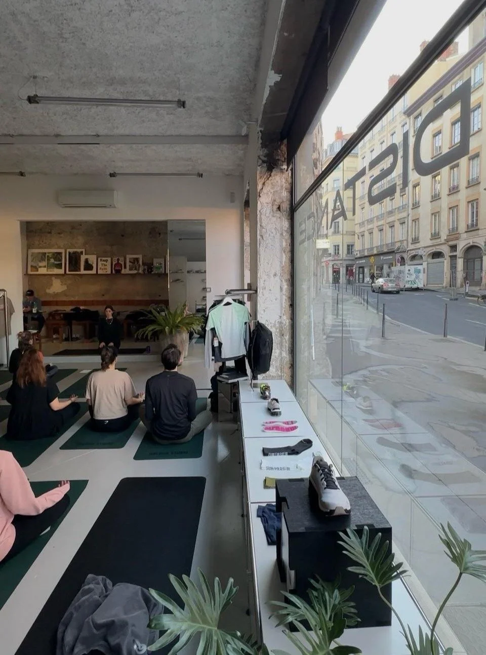 Unlock Studio &eacute;largit son terrain de jeu.
Je pr&eacute;pare la prochaine s&eacute;rie d&rsquo;exp&eacute;riences.
Artistes. Musiciens. Sound designers. Marques. Lieux.

Si votre travail valorise l&rsquo;atmosph&egrave;re, l&rsquo;intention et 