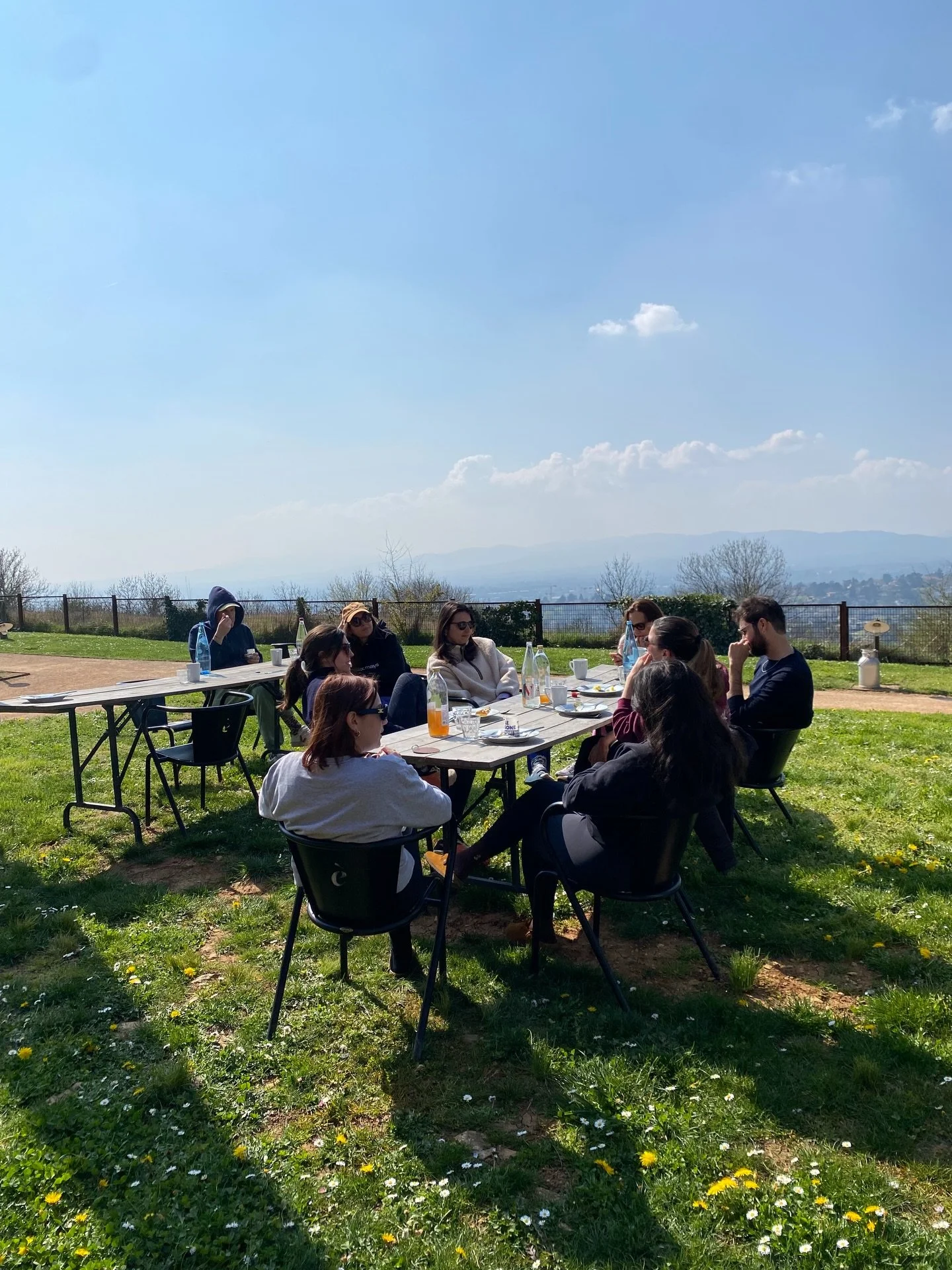 Il y a quelques jours, entre 2 cours de yoga avec @melaniemestre, brunch au soleil en train de se partager nos reco skincare et nos meilleurs cours de sport du coin.
Maison Unlock &eacute;dition 1 @les_lanternes_hotel 🫂🍸