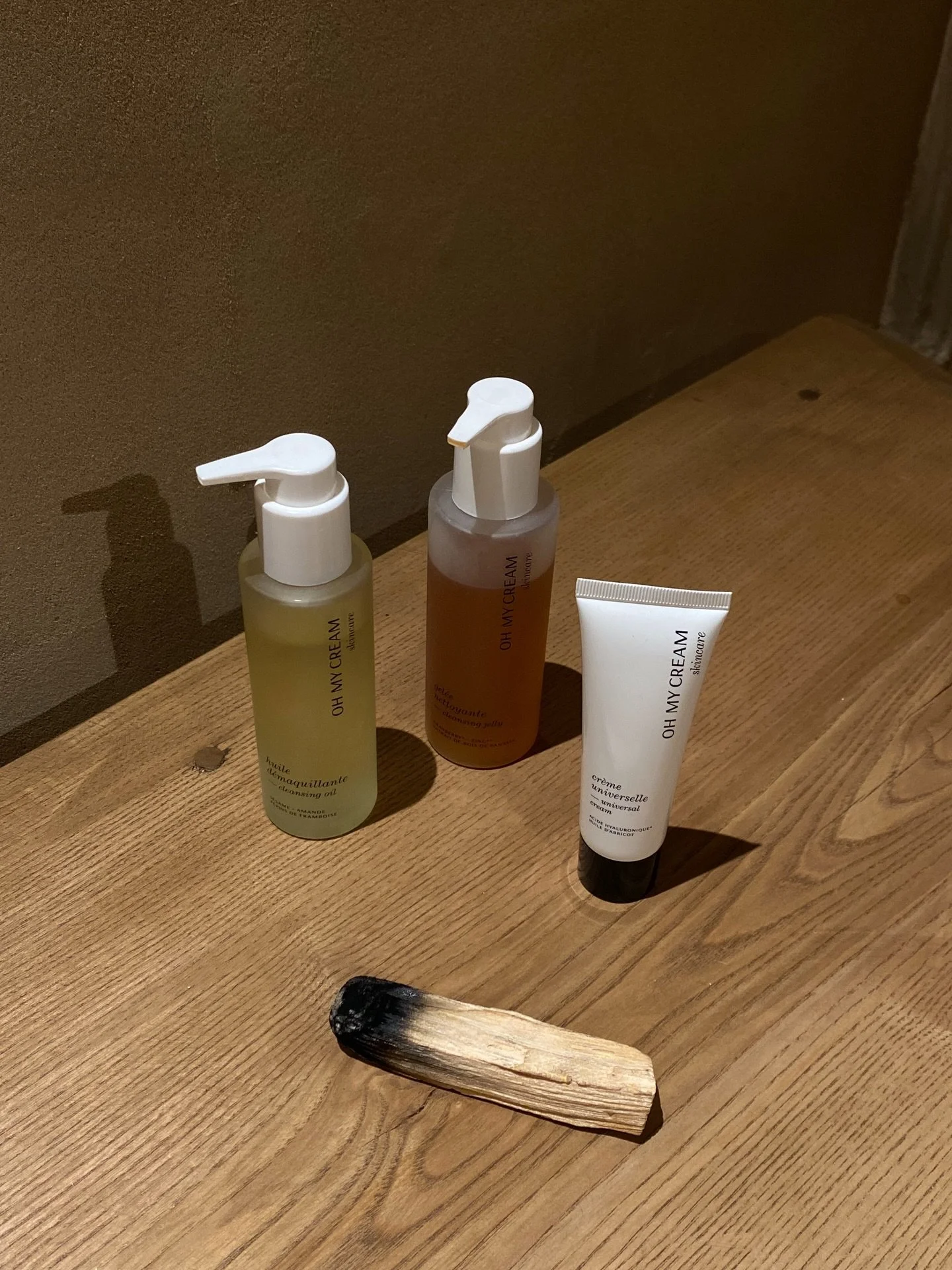 Mondays are for yoga and skincare 🛁🍸