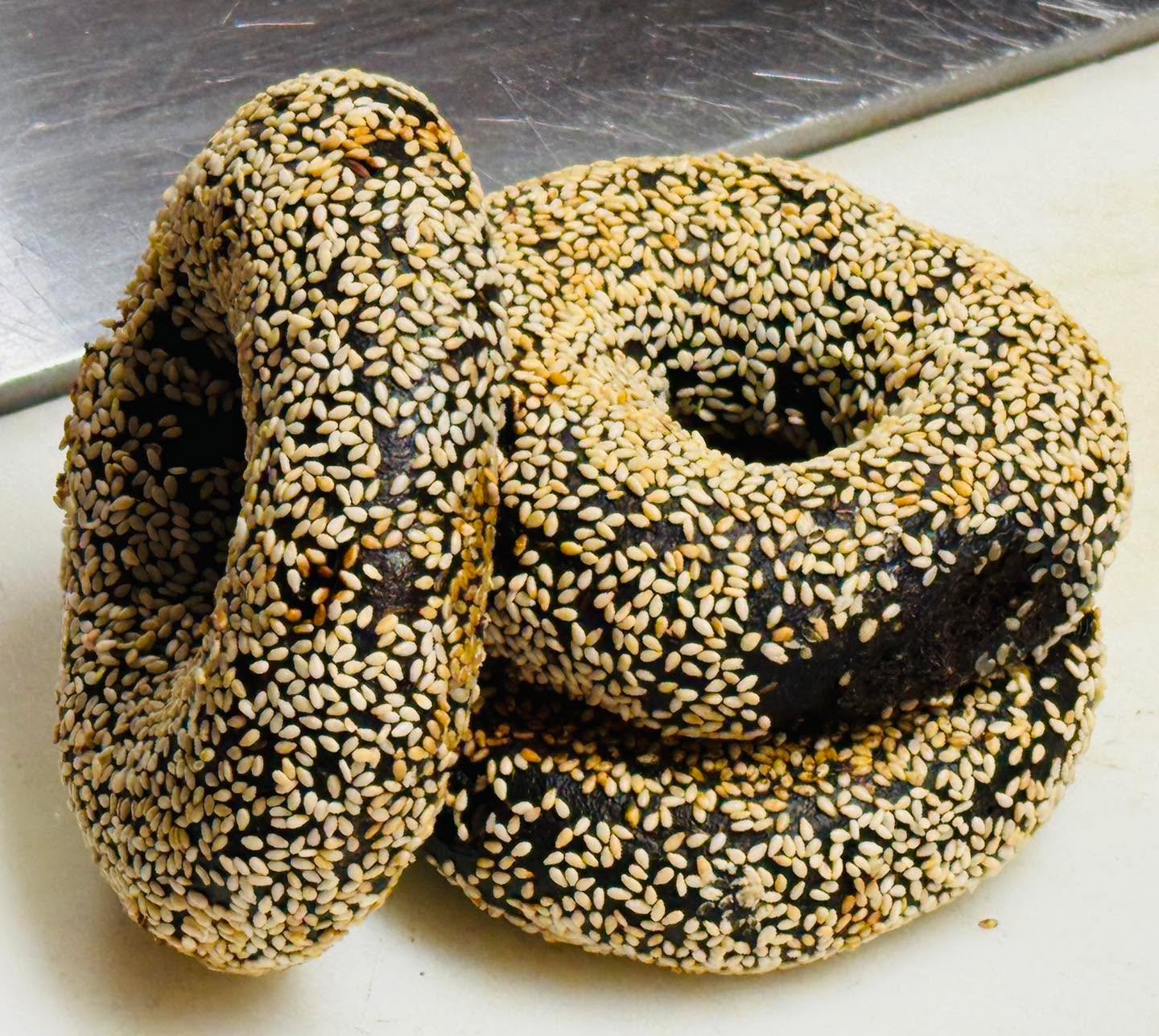 It&rsquo;s a beautiful morning here at your Early Morning Flavortown Destination 😀 #notyourtypicalbagelshop #earlymorningflavortown #bigdavesbagels #50yearsofplatterwork #worldfamouskweenies #bestinnewhampshirebagels