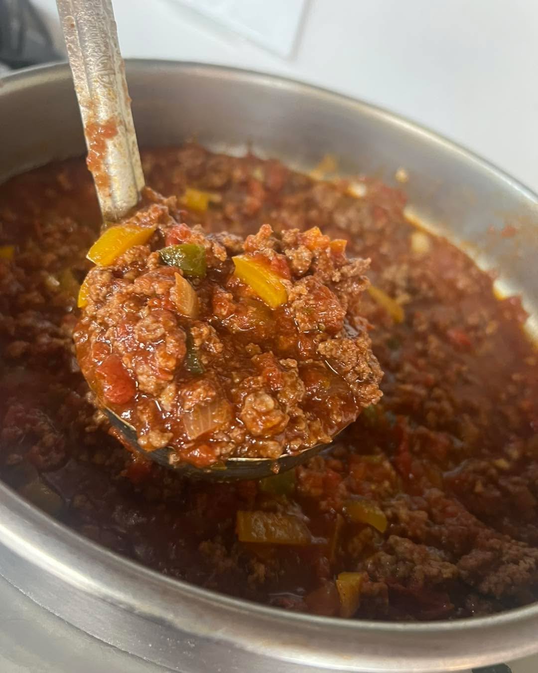 Start 2026 off right with a delicious bowl of our Award Winning Spicy Beef Chili 🌶️ 
Open regular hours today then we have an important football game to watch. 
GO HOOSIERS 💪💪💪💪 #notyourtypicalbagelshop #earlymorningflavortown #bigdavesbagels #5