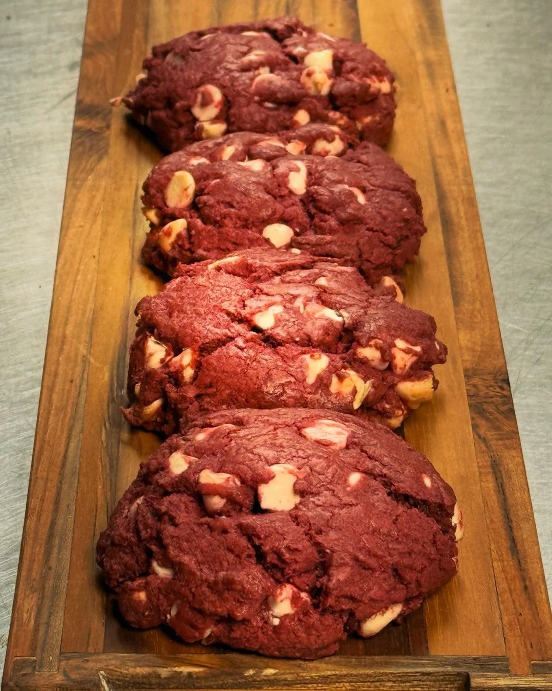 Red Velvet White Chocolate Cookies. While supplies last. 
For your loved one. Or you 😜 
Not your typical bagel shop.  #notyourtypicalbagelshop #earlymorningflavortown #bigdavesbagels #50yearsofplatterwork #worldfamouskweenies #bestinnewhampshirebage