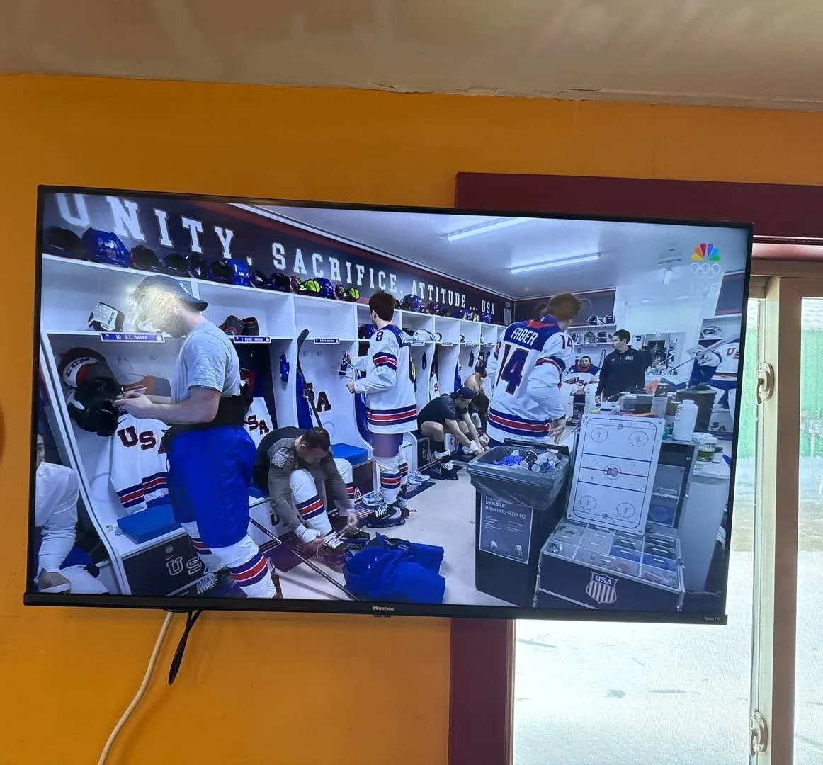 We don&rsquo;t usually show television in front of our store, but when there&rsquo;s a gold medal hockey game and one of your key employees comes from Canada, you make exceptions 😀 #notyourtypicalbagelshop #earlymorningflavortown #bigdavesbagels #50