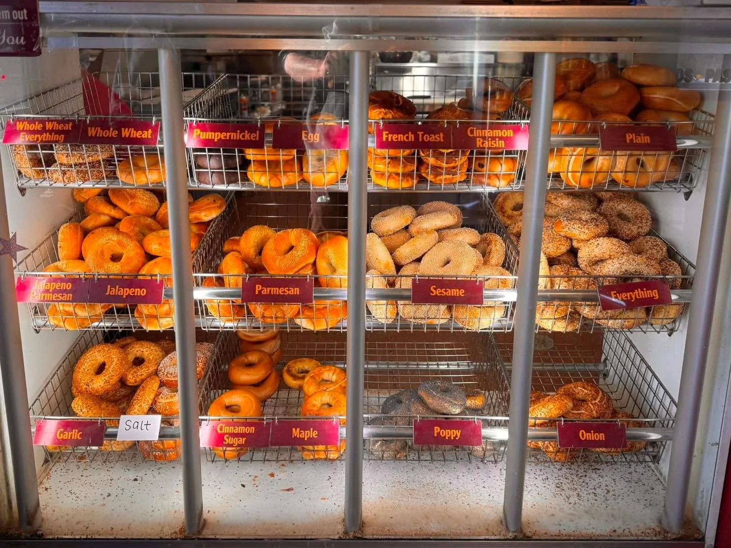 We&rsquo;re Baaaaaaaaaacccckkkkkk 😜  #notyourtypicalbagelshop #earlymorningflavortown #bigdavesbagels #50yearsofplatterwork #worldfamouskweenies #bestinnewhampshirebagels