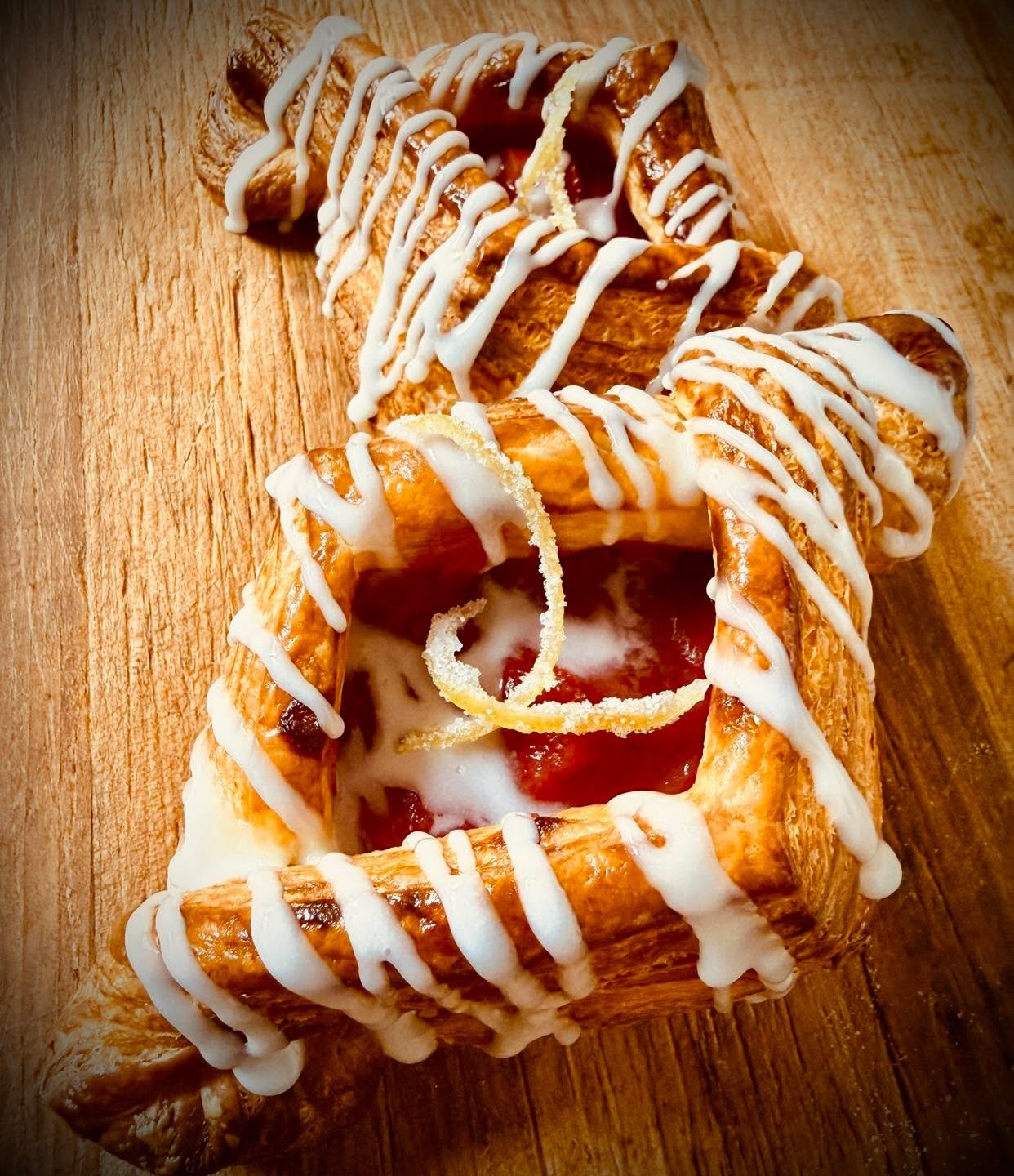 Our bakers are on 🔥 Strawberry Rhubarb Danish with Candied Lemon Zest. Yummy. And that&rsquo;s just the beginning 😀 
Come on down to your early morning Flavortown and see what the buzz is all about.  #notyourtypicalbagelshop #earlymorningflavortown