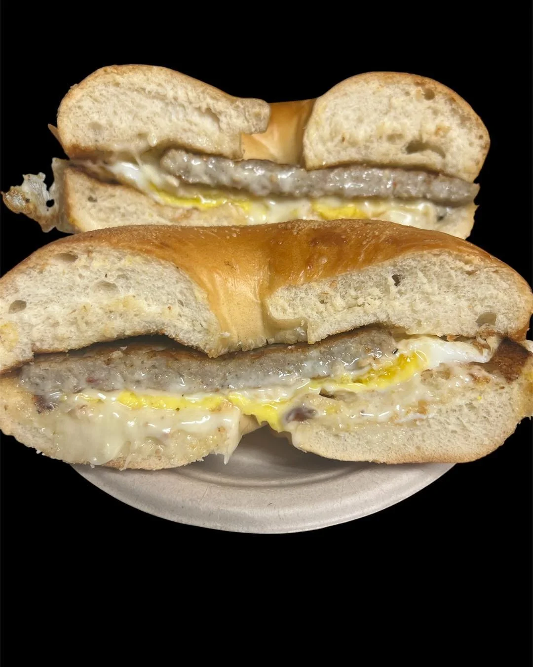 Monday Morning you sure look fine 😄  #notyourtypicalbagelshop #earlymorningflavortown #bigdavesbagels #50yearsofplatterwork #worldfamouskweenies #bestinnewhampshirebagels