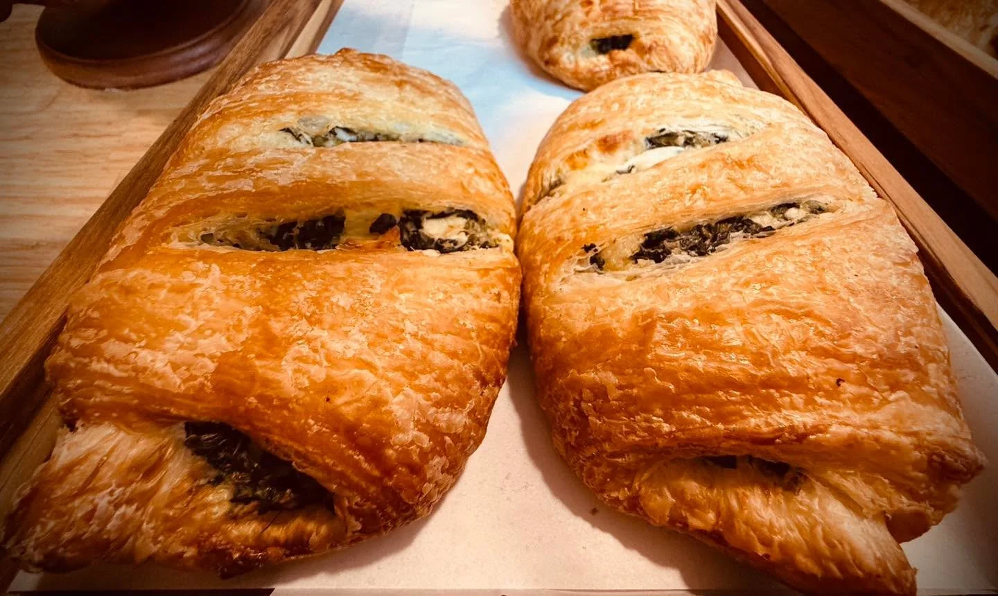 Yes we can get a little Flaky around here 😜. #notyourtypicalbagelshop #earlymorningflavortown #bigdavesbagels #50yearsofplatterwork #worldfamouskweenies #bestinnewhampshirebagels