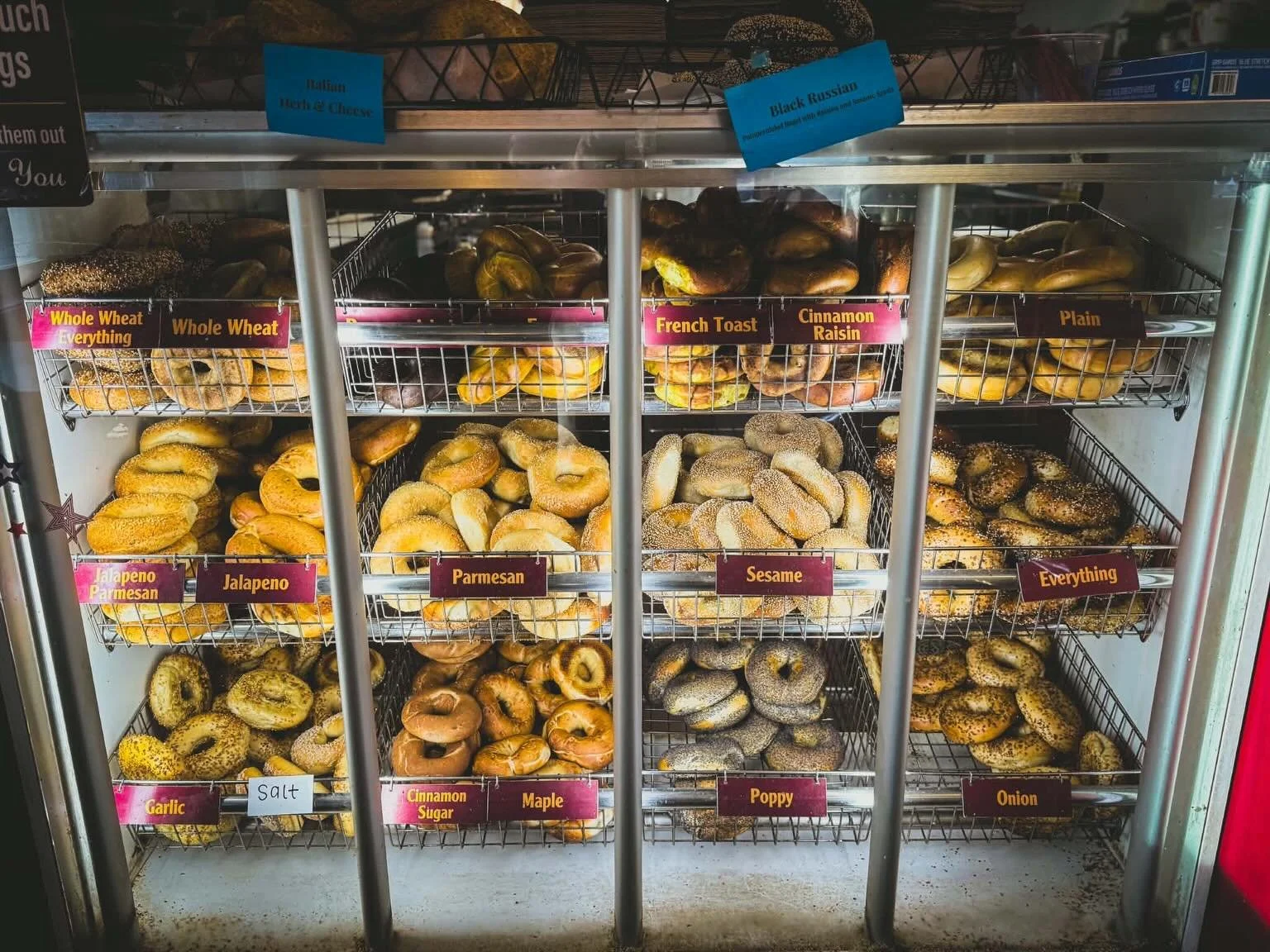 Feels like a fun Friday. Come on down to  Early Morning Flavortown to see what The Buzz is all about 😜  #notyourtypicalbagelshop #earlymorningflavortown #bigdavesbagels #50yearsofplatterwork #worldfamouskweenies bestinnewhampshirebagels