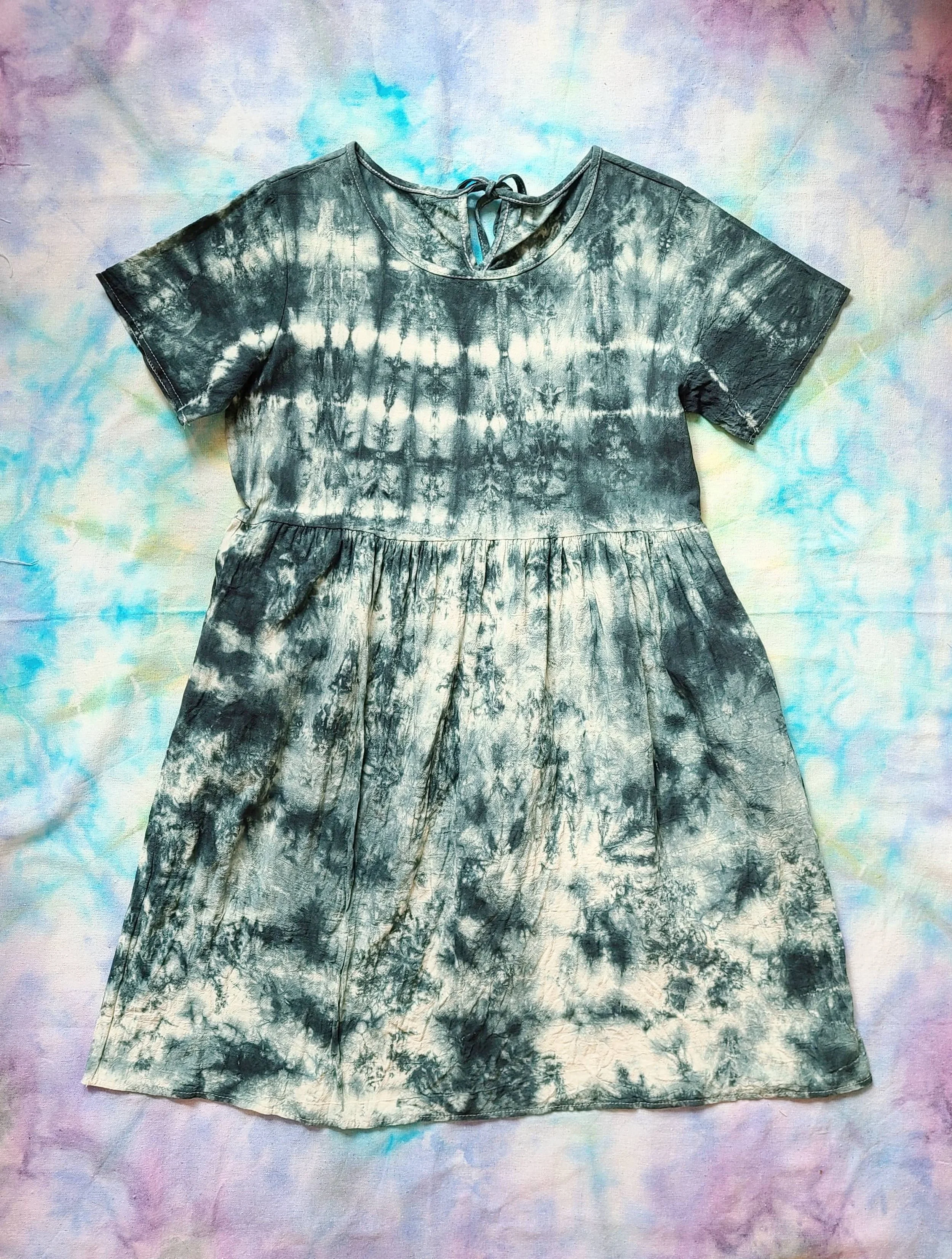 Women's short-sleeve dress · 女裝短袖連身裙