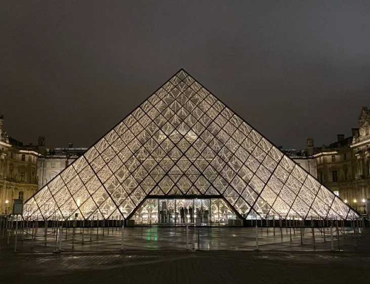 louvrepyramide.jpg