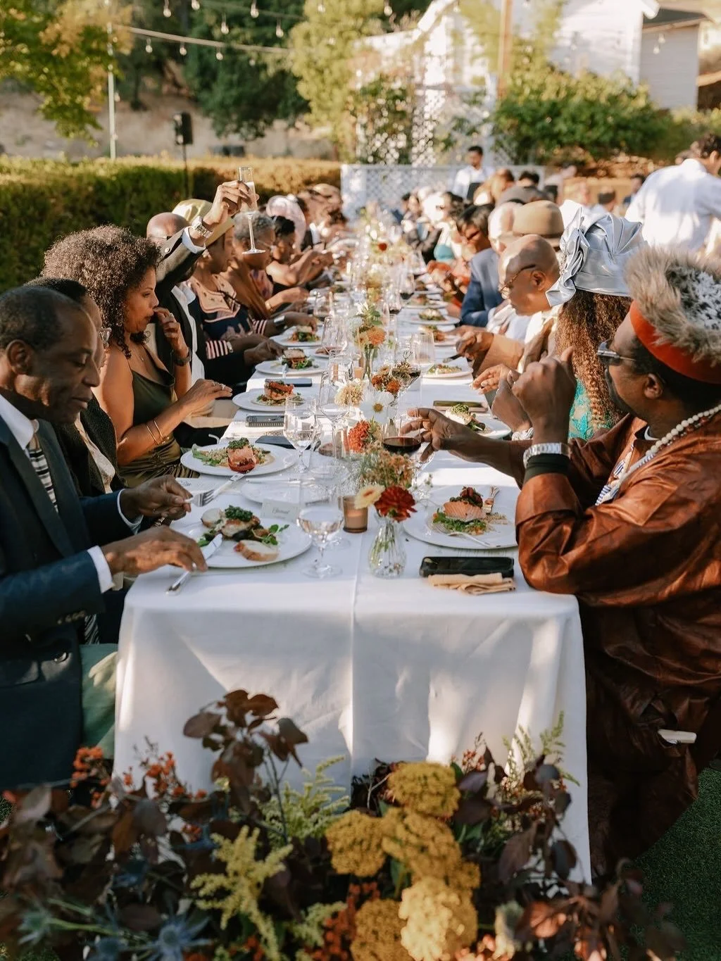Sending everyone love on this post-Thanksgiving Monday. Here's to more family meals as delicious and jovial as this one. 
⠀⠀⠀⠀⠀⠀⠀⠀⠀
Wedding Coordination: @willaviaweddingco 
Photographer: @footcandles
Venue: @falkirkculturalcenter
Florals: @maiden.fl