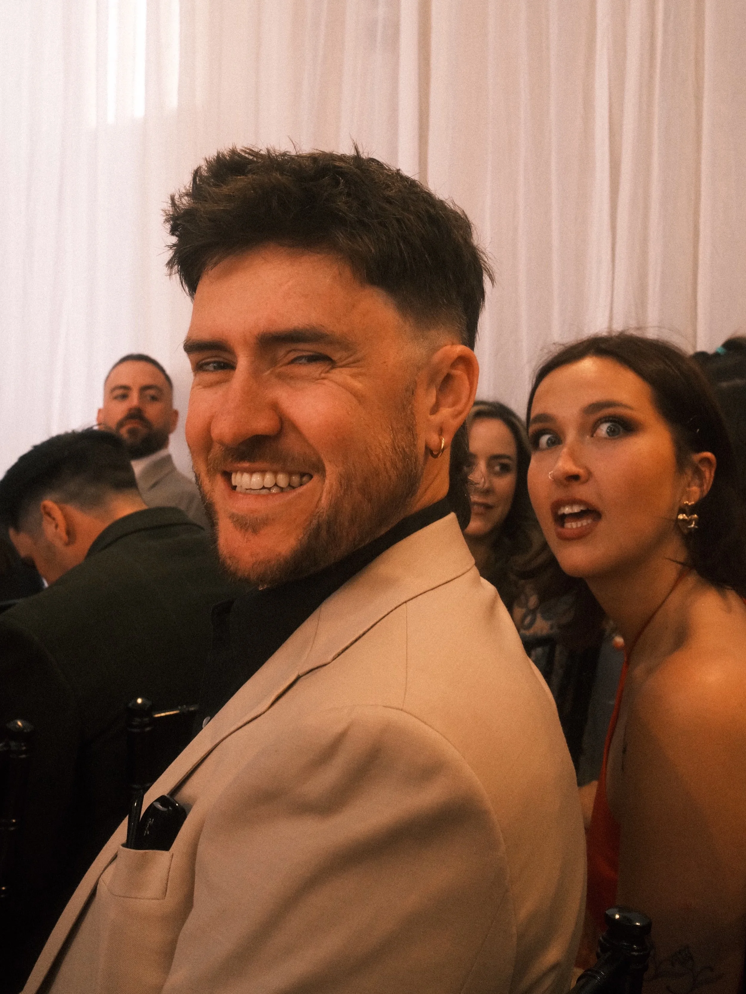 Went to the wedding of my beautiful friends Sian and Tommy and it really was the very top of notches.
Love was all around and it was a true Aussie British affair. 💐
