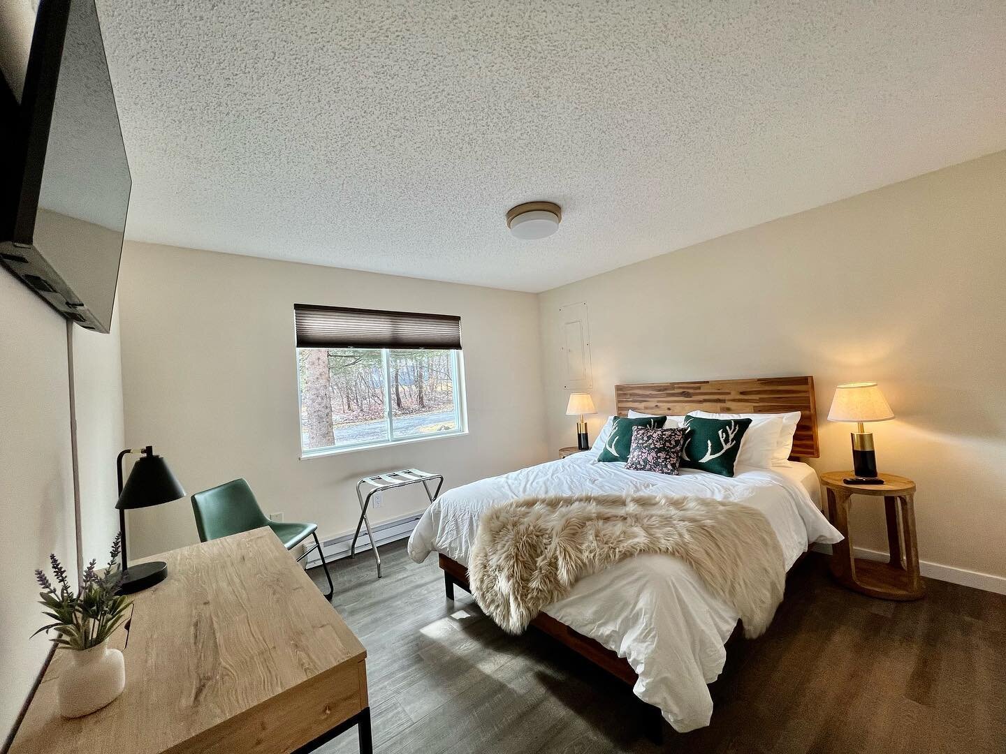 What&rsquo;s is more important than comfortable beds in a vacation home! #emeraldlakecottage #poconosvacation #poconosrental