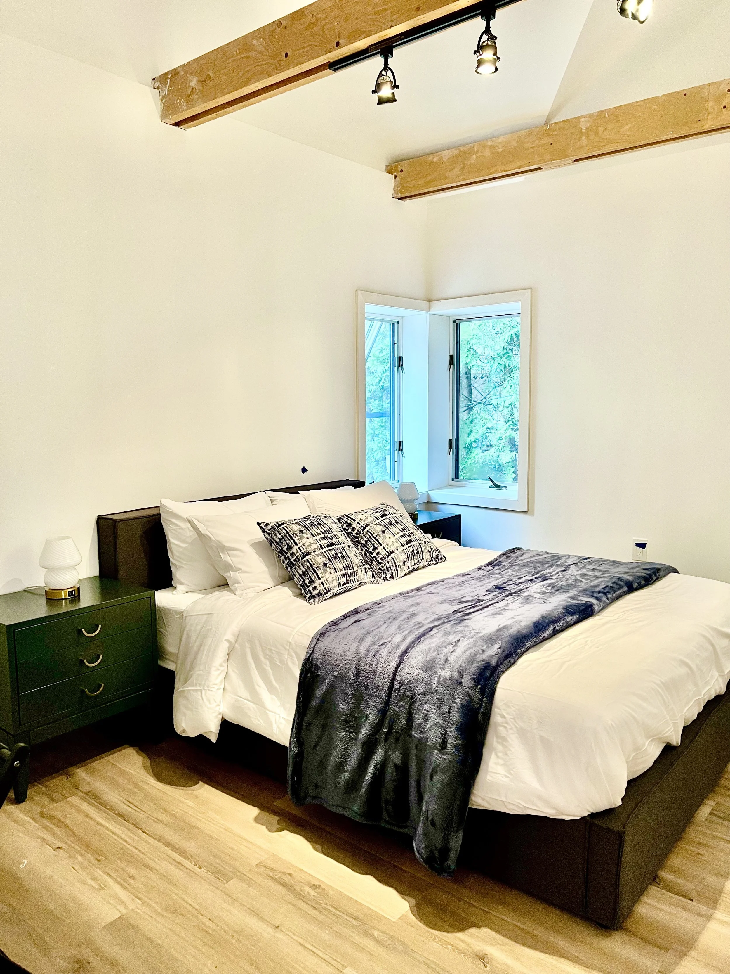 Greenwood Lake Outlook Bedroom1.jpeg