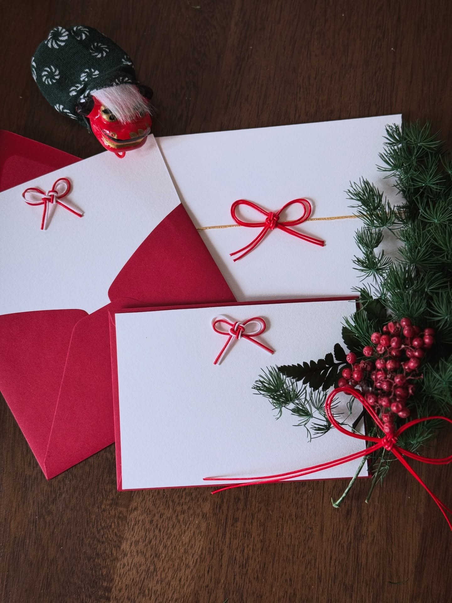 Very small quantities of Mizuhiki ribbon cards will be available this Sunday, December 21st @japaneseartistpopupshop @japanvillagebrooklyn ❤️🤍

The ribbon design is called Kanae musubi (叶結び).
In Japanese, the character 叶 means to come true or to be 