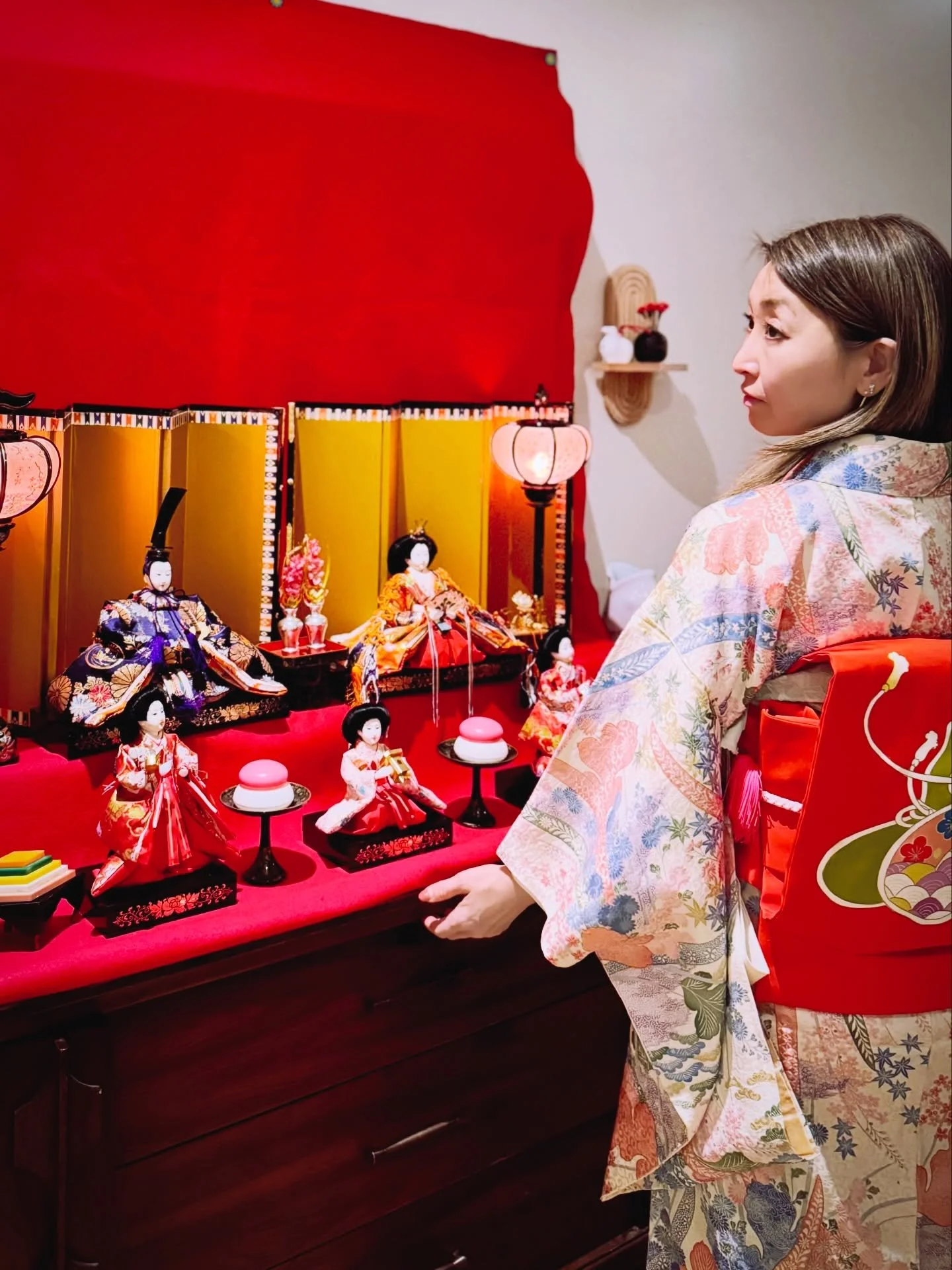 Happy Hinamatsuri &mdash; March 3rd 🎎🌸

In Japan, Hinamatsuri (Girls&rsquo; Day) has been celebrated for over 1,000 years. Families display hina dolls and pray for the health and happiness of their daughters.

Last year, I held a kimono gathering f