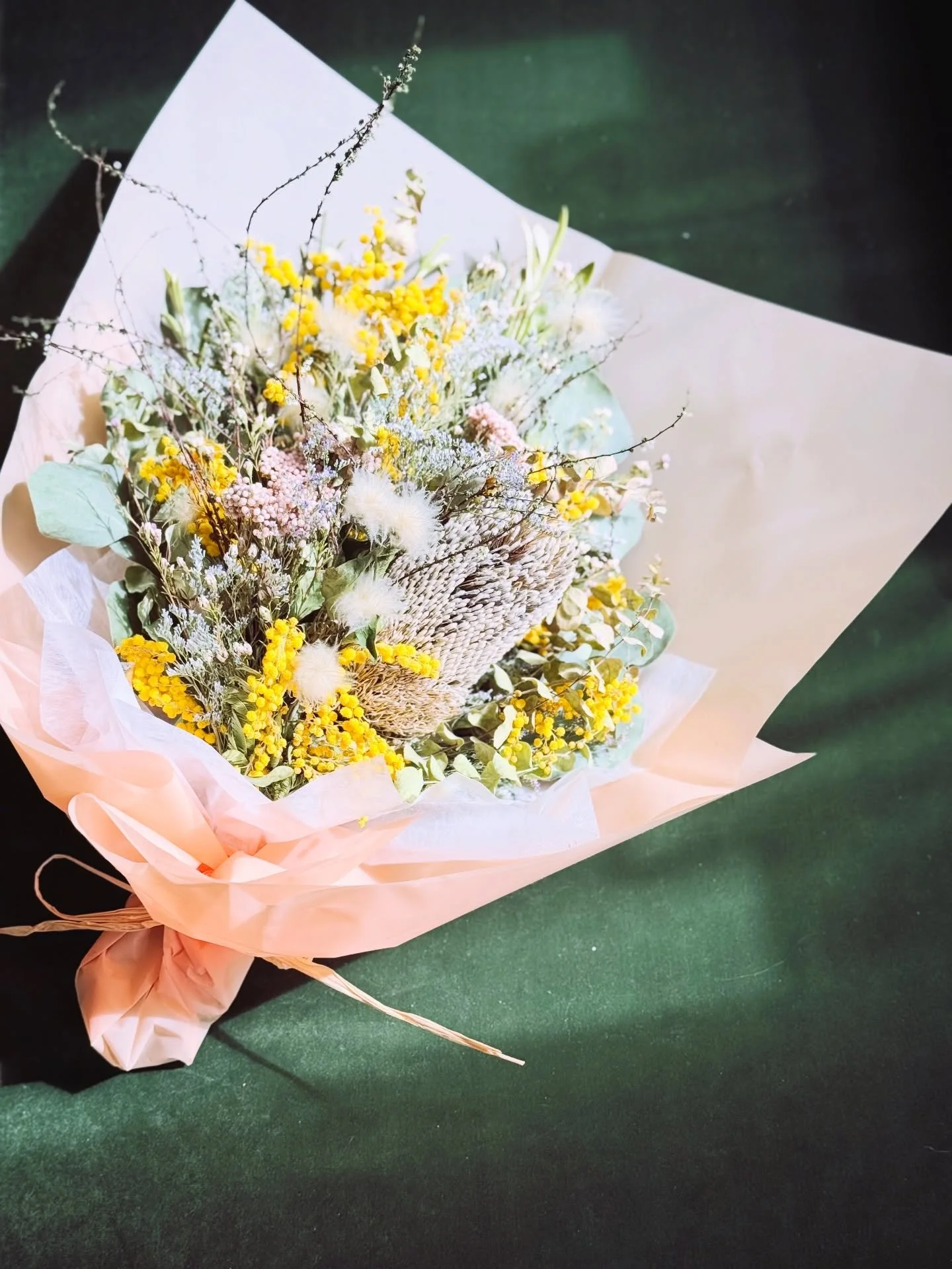 The large floral hanging arrangement (swag), beautifully wrapped and ready to gift. The wrapping makes the piece even more stunning, and the atmosphere can change completely depending on the colors you choose ✨ 

Custom orders available! Let me know 