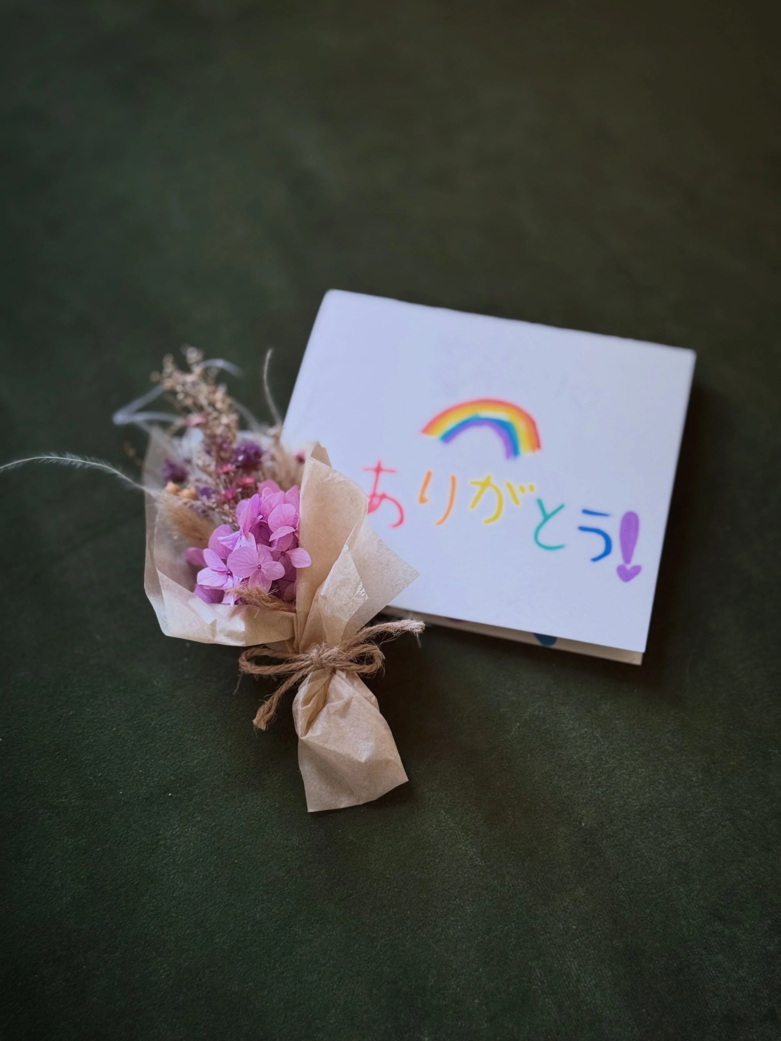 A thank you card and a little dried flower bouquet for a wonderful teacher. 💐❤️

My younger daughter had nine teachers this year&mdash;between her school, Japanese school, and music lessons.

She made a different thank you card for each teacher, car