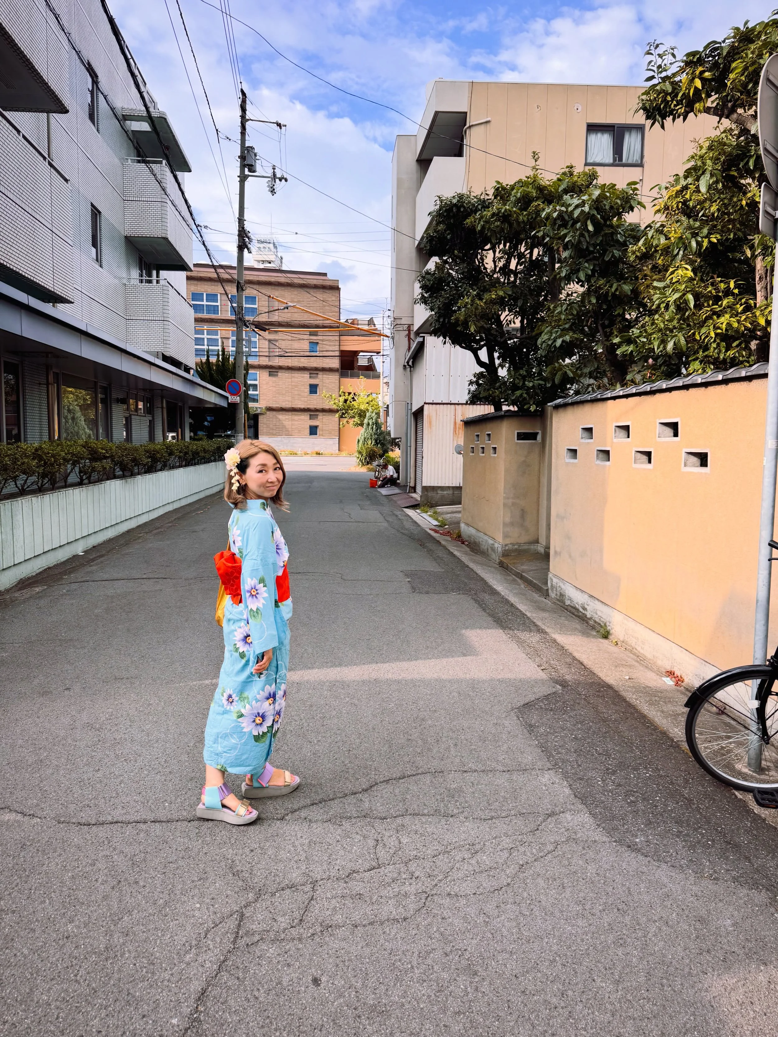Hello from Takamatsu🩵

I wore a yukata (summer kimono) to a summer festival last week. 👘✨

I&rsquo;m spending the rest of my time in Japan in Takamatsu, the place where I was born and raised, enjoying slow days with family and friends.

Summer fest