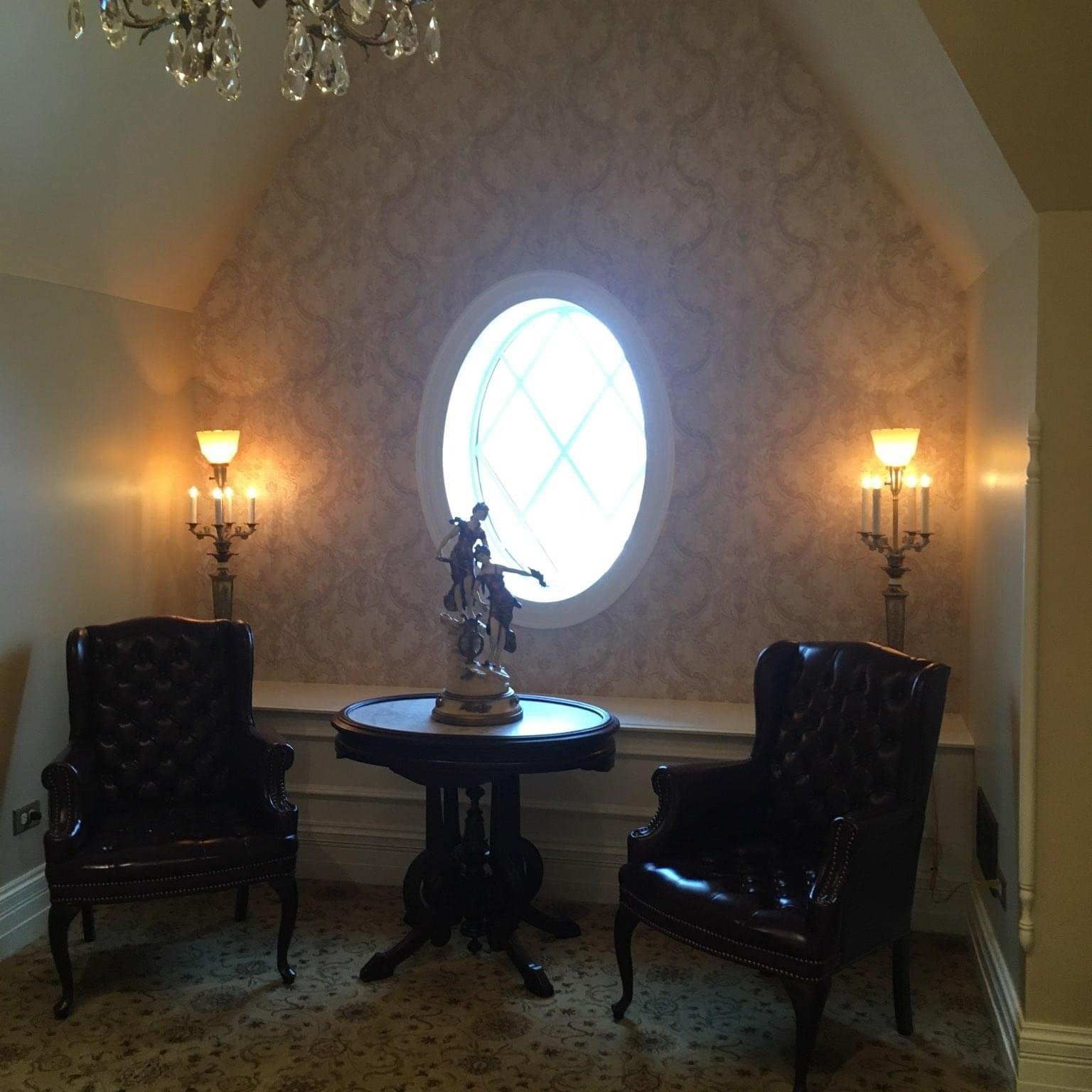 The best Wednesdays are our clients in #wallpaperinthewildwednesday #wallpaperwednesday #wallpaper 
Multiple stunning walls at the restored @haleymansion