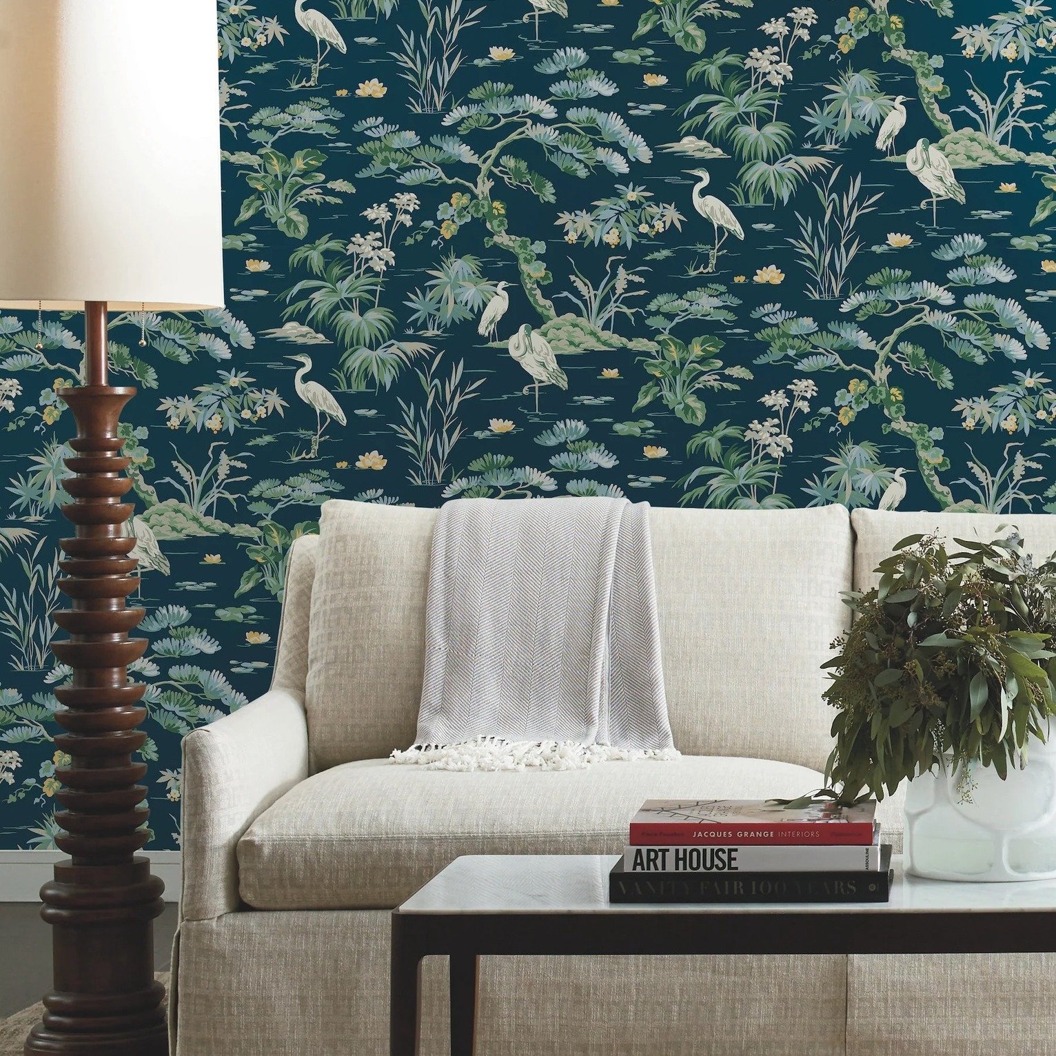 Herons and cranes are such a timeless classic. Do you have any bird wallpaper at home? These new cranes are from the Classics Ronald Redding collection. #classics #wallpaper #birdwallpaper