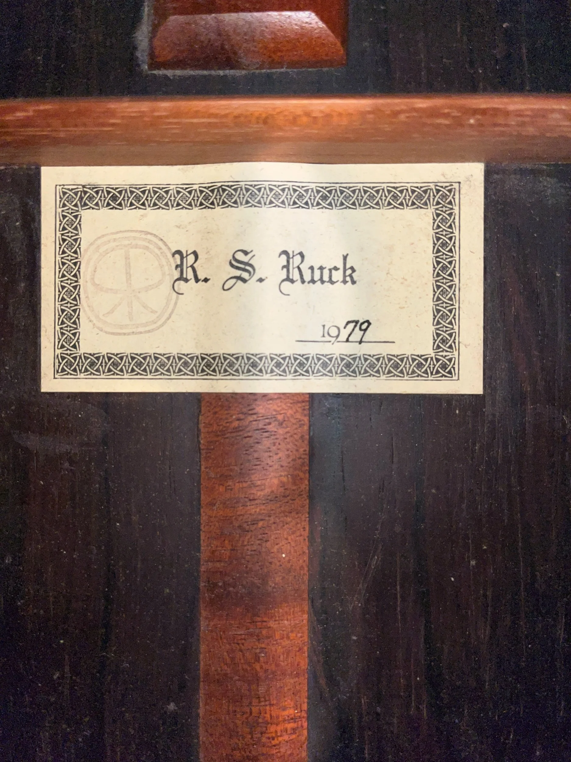 what size classical guitar should I buy, best classical guitar for small hands, best nylon string guitar, solid top classical guitar, what size classical guitar should I buy