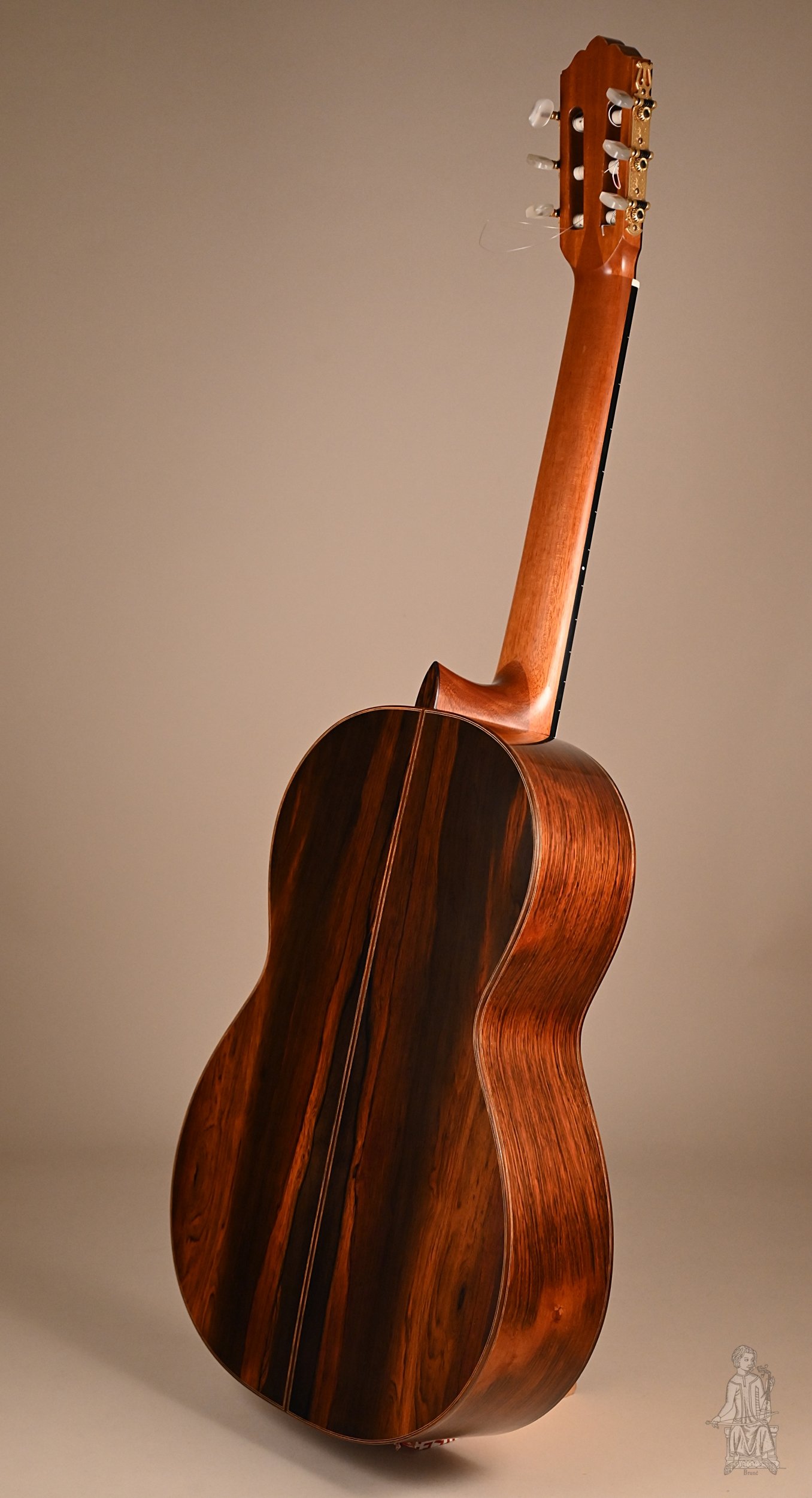 what size classical guitar should I buy, best classical guitar for small hands, best nylon string guitar, solid top classical guitar, what size classical guitar should I buy