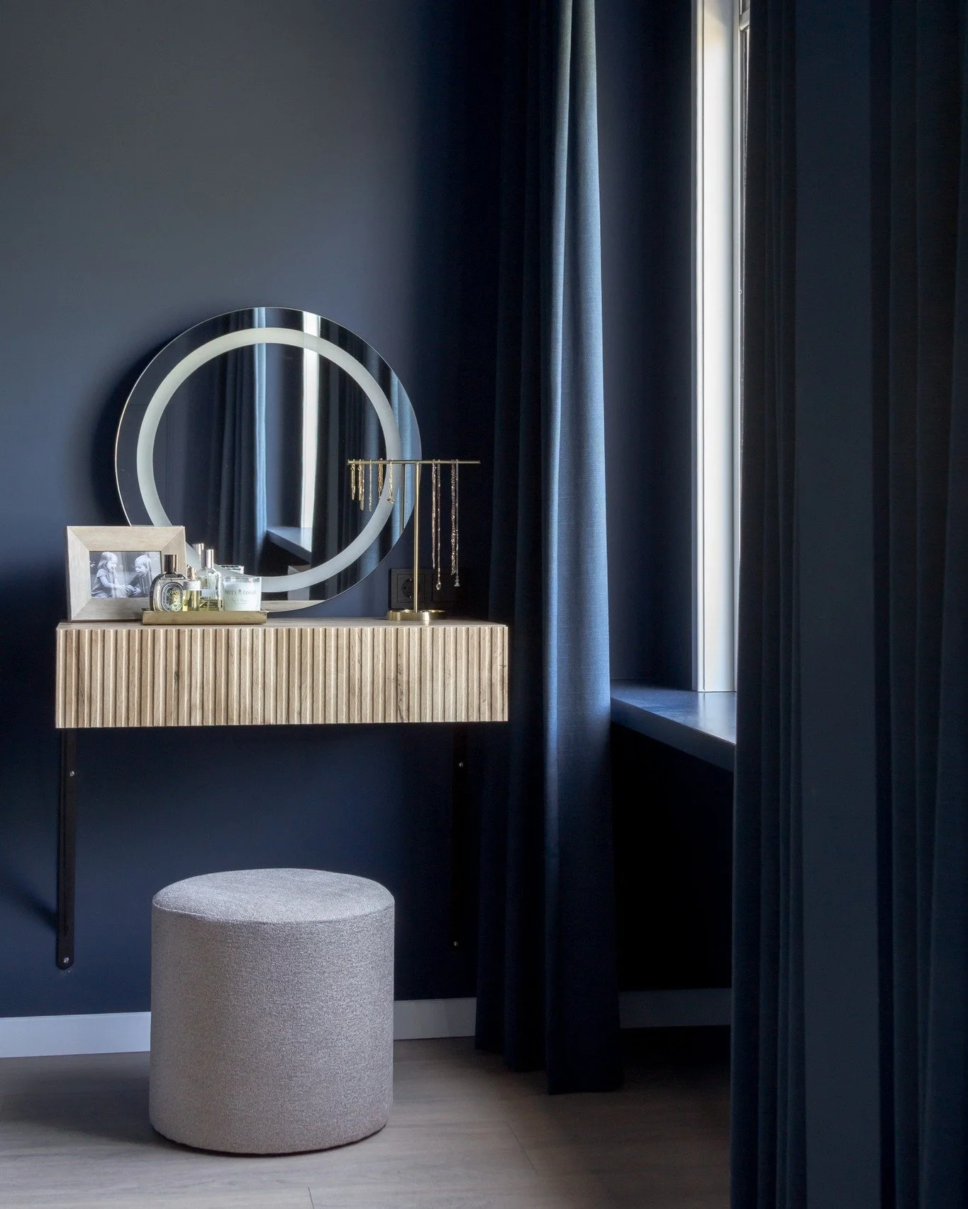 I absolutely love how this dedicated dressing area came together for the Rijswijk project.

In the initial brief, my client mentioned she had always dreamt of having a simple, well-lit vanity to do her makeup and dry her hair. When reviewing the orig