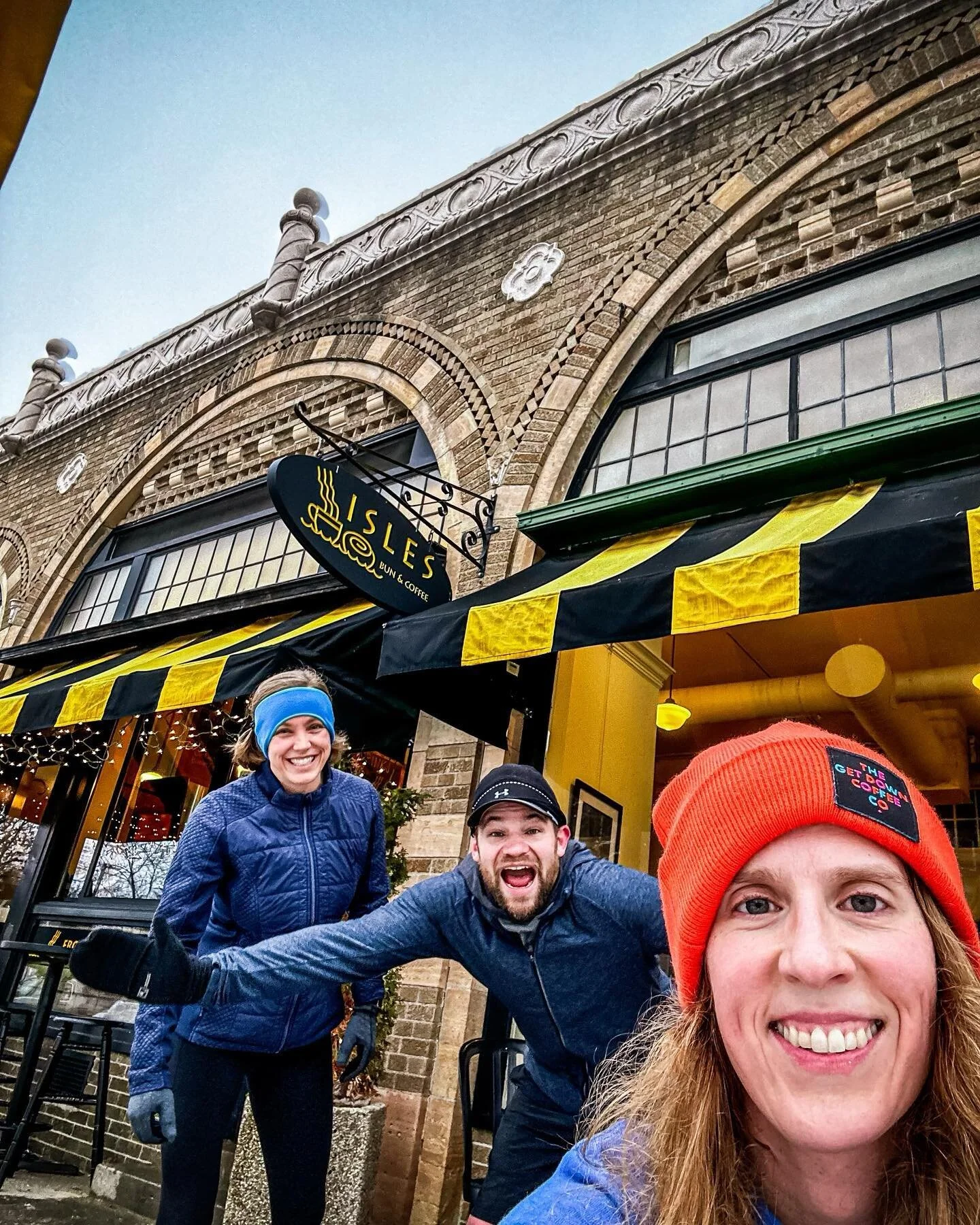 The Tuesday runs and buns crew!!! 
Peter treated the crew with tasty puppy tails! 🥐 ❤️
📸 @micmonster23