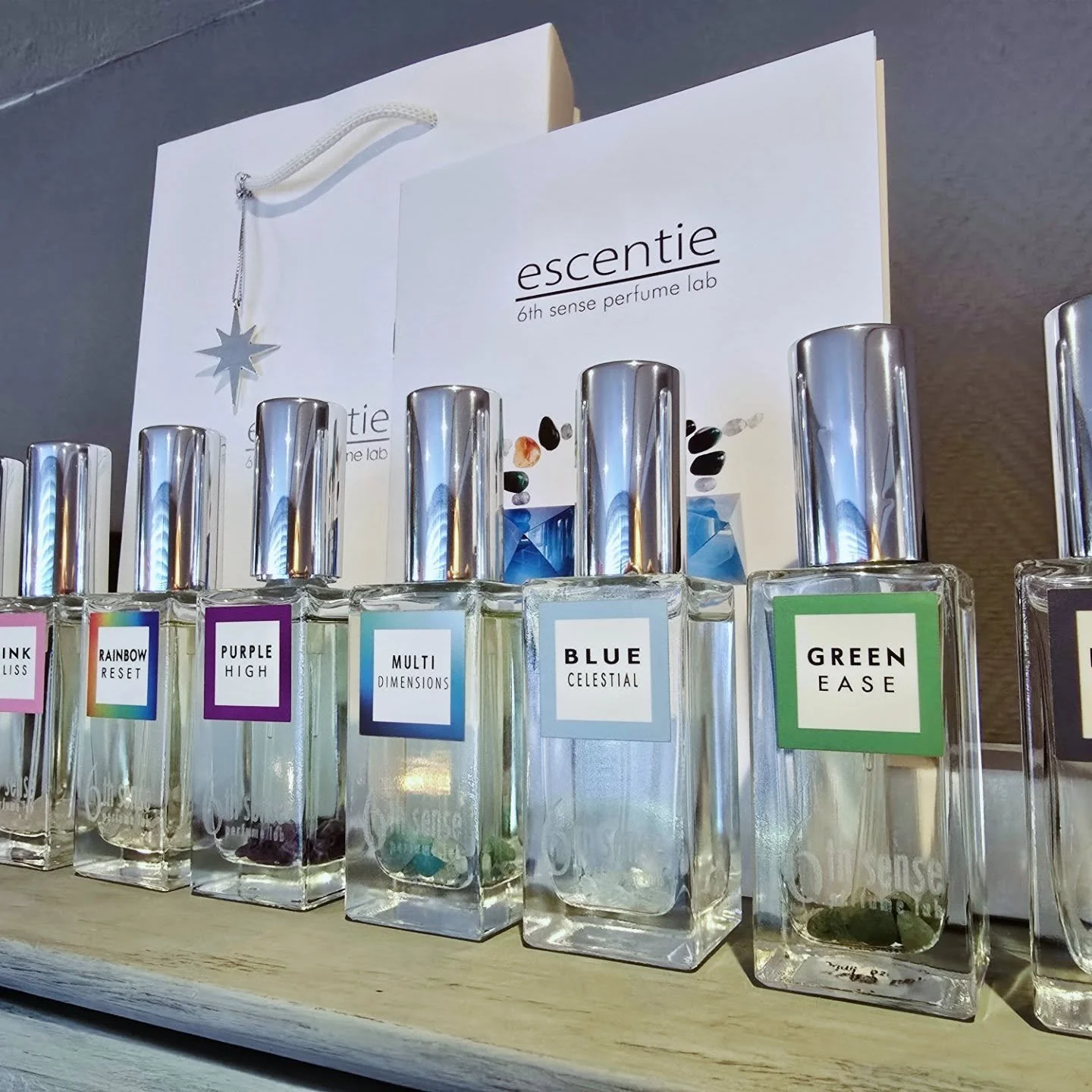 Nikki Health, Parfum Escenties 6th sense lab