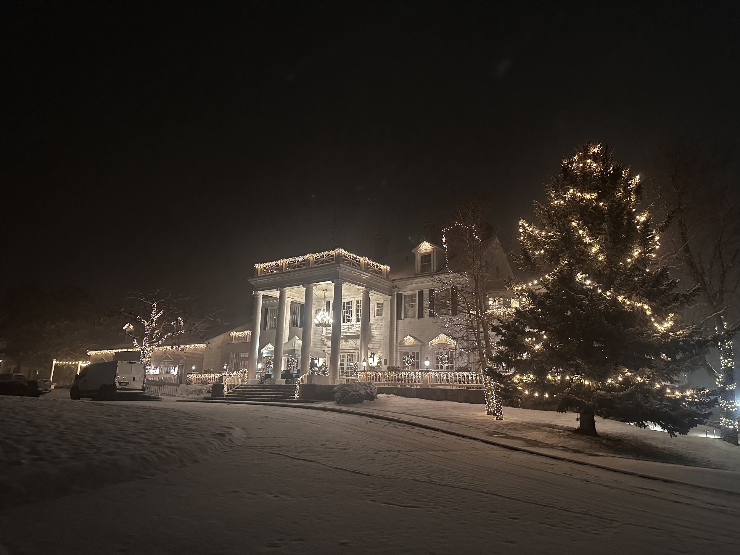 Magic at the Manor House: Why This Littleton Venue Is Perfect for Intimate Wedding Entertainment