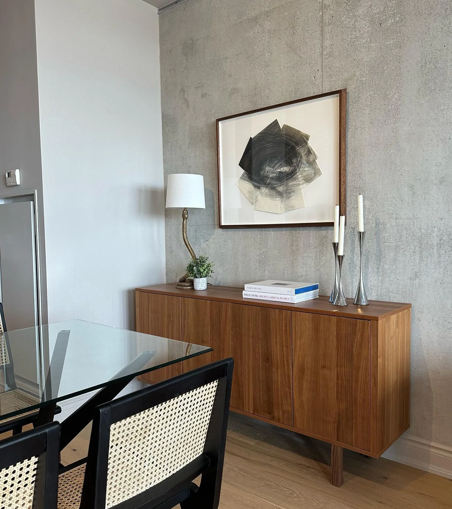 We wish we could take credit for these gorgeous accents! The sellers at this listing had incredible art and decor that inspired the look at our #RichmondInstall