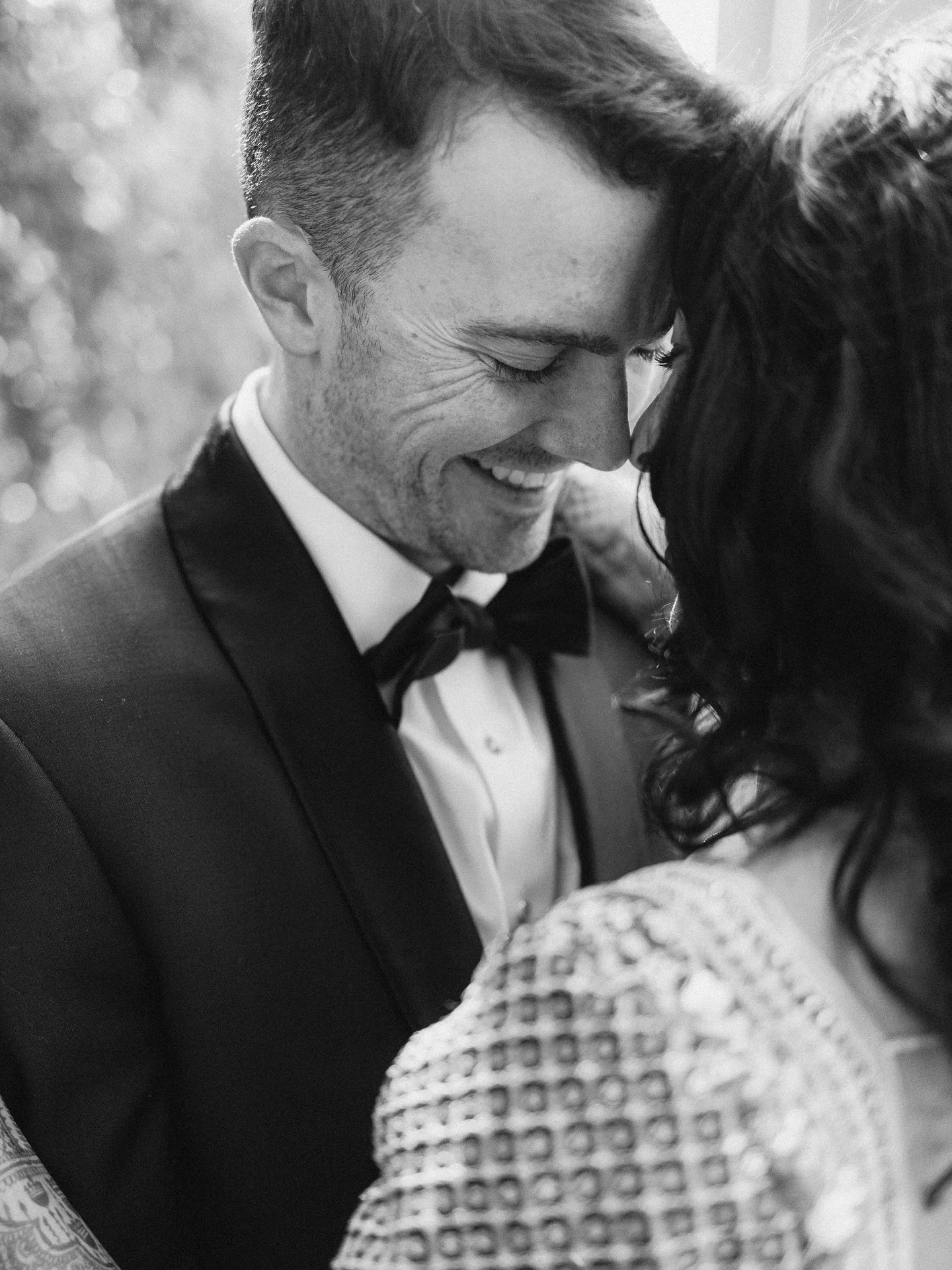 Adventure session the day after the wedding day: focus on your experience on the wedding day. 
Love the time we had together! I am dying over this session! 

Couple @shreebanga @zachlahaye 
Wedding coordinator @joinmostest 
Venue @outdoorartclub 
HMU