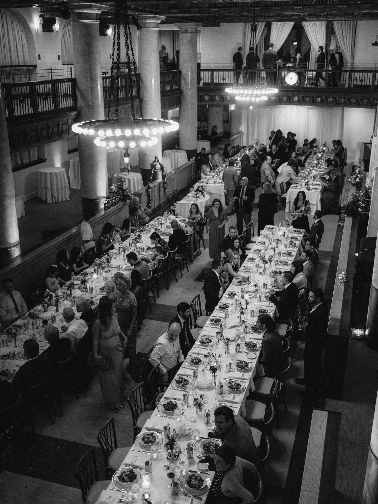 A Treasury 1929 wedding in Tucson carries a kind of presence you don&rsquo;t need to recreate.

An old bank.
High ceilings.
A stillness that settles in before anything begins.
Taylor and Justin didn&rsquo;t try to transform it.
They let the space lea