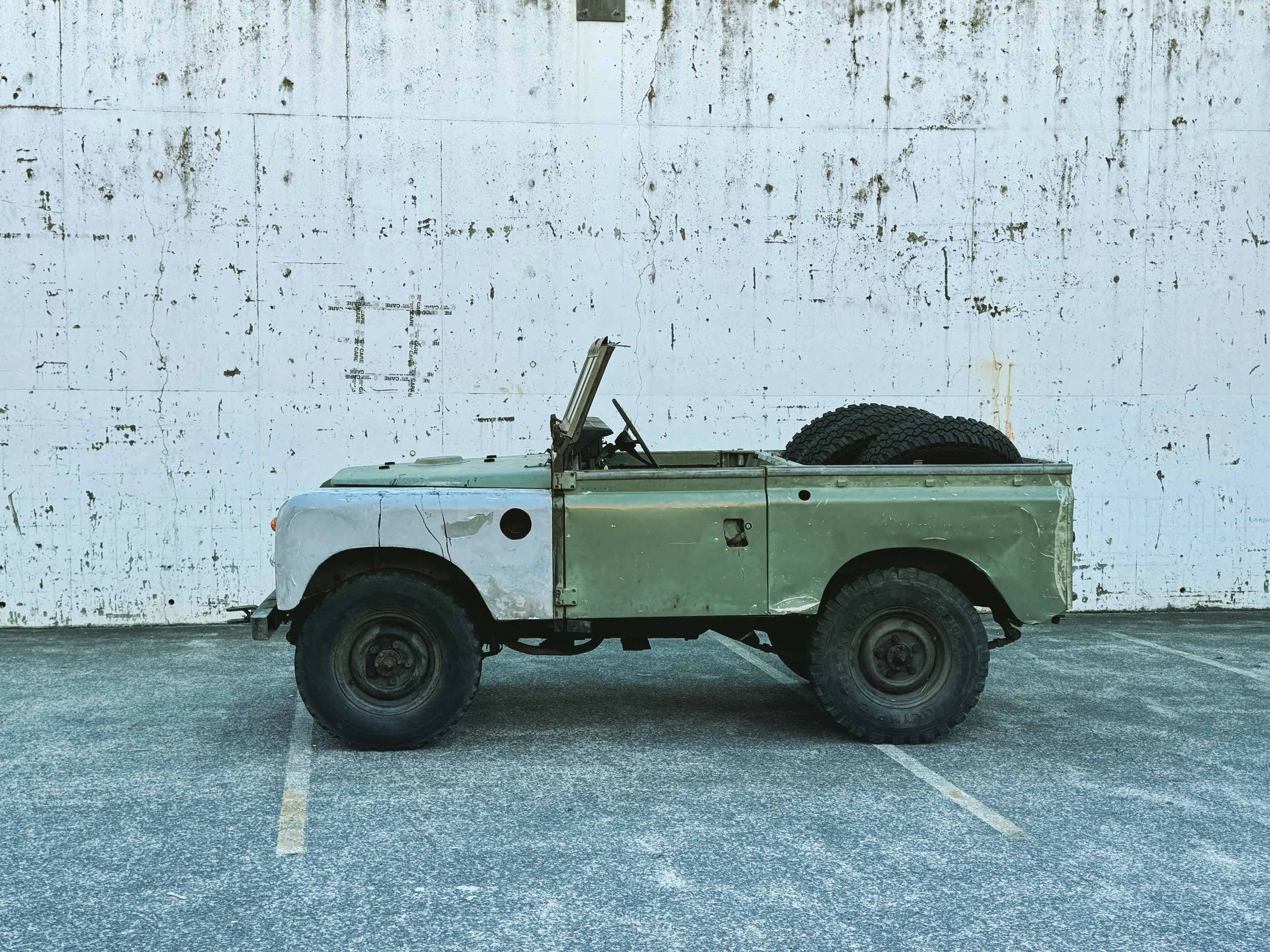 Tractor or Rover?

Chugging along with a super sturdy original diesel, this Series 3 has seen a paddock or thousand. Plucked off a farm and in for plenty of work, Angus's 88' is quite the fun runaround. 

Chugga chugga.