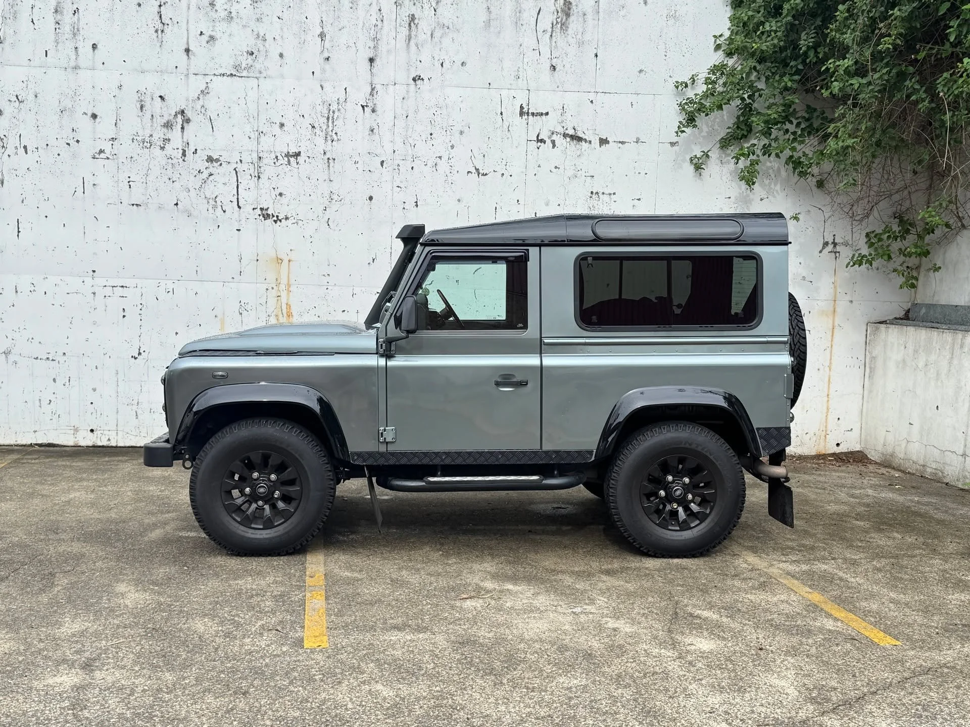 Last off the line.

A wonderful example of one the last to roll off the production line in Jan 2016. Looking somewhat green in Scotia Grey, this 2.2 Puma variant is exceptionally well cared for and in with Rewind for a host of updates, including a fu