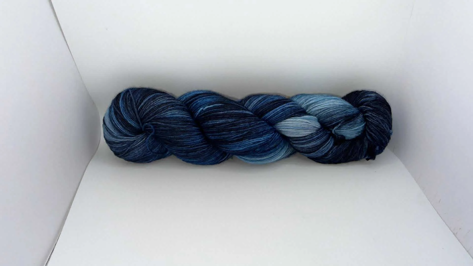 Araucania Huasco Sock Twilight Paints 5013 Blue Morphe.jpg