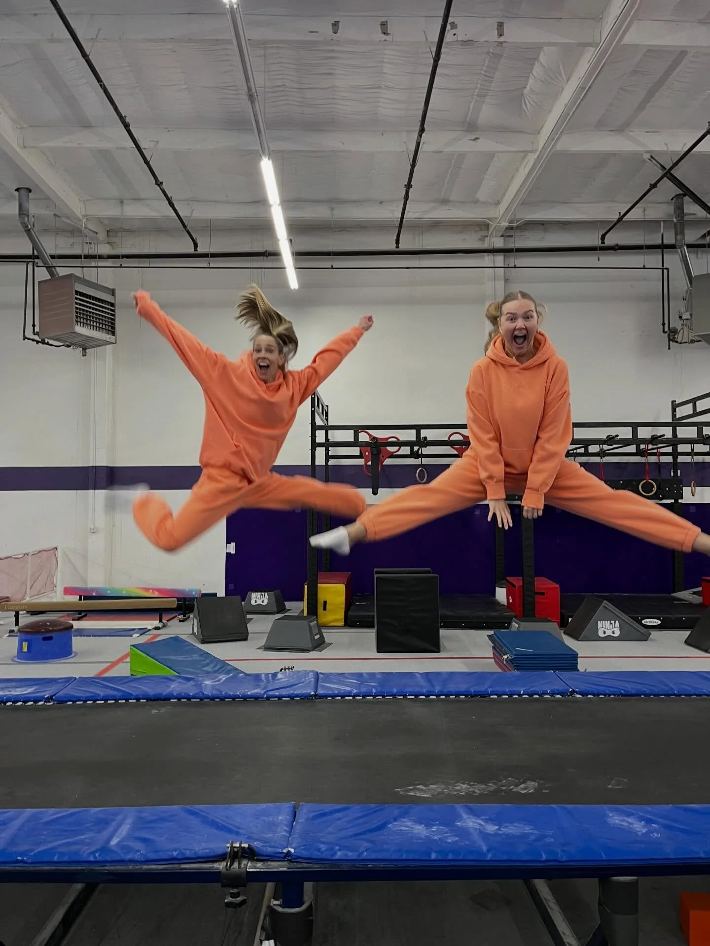 TWINNING TUESDAY!🧡🧡