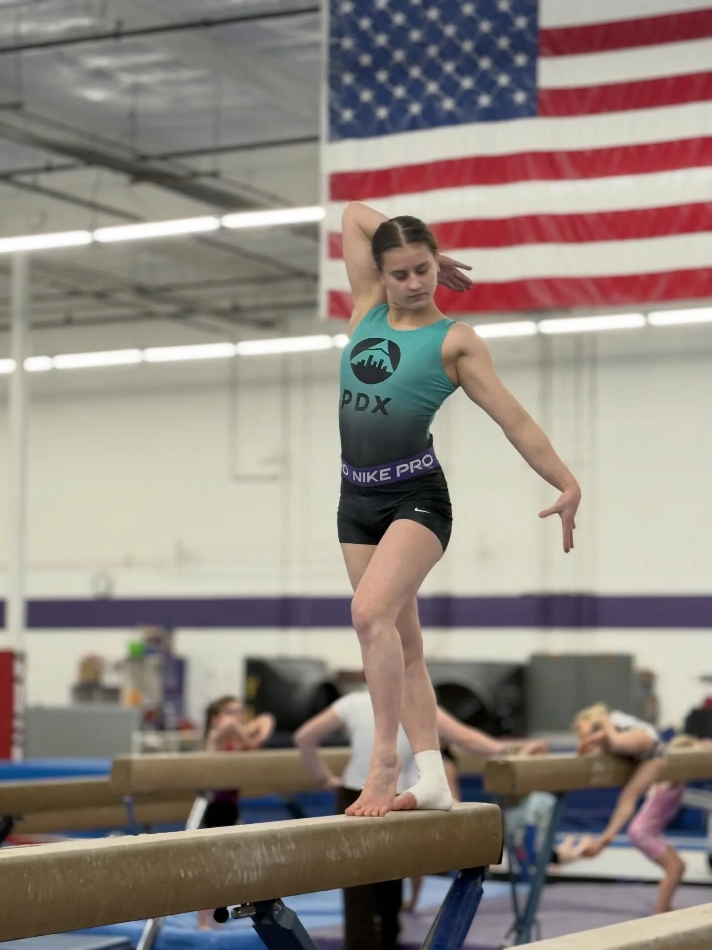 Our Level 10 National Qualifier Lola, putting work on beam!💪🏻💜