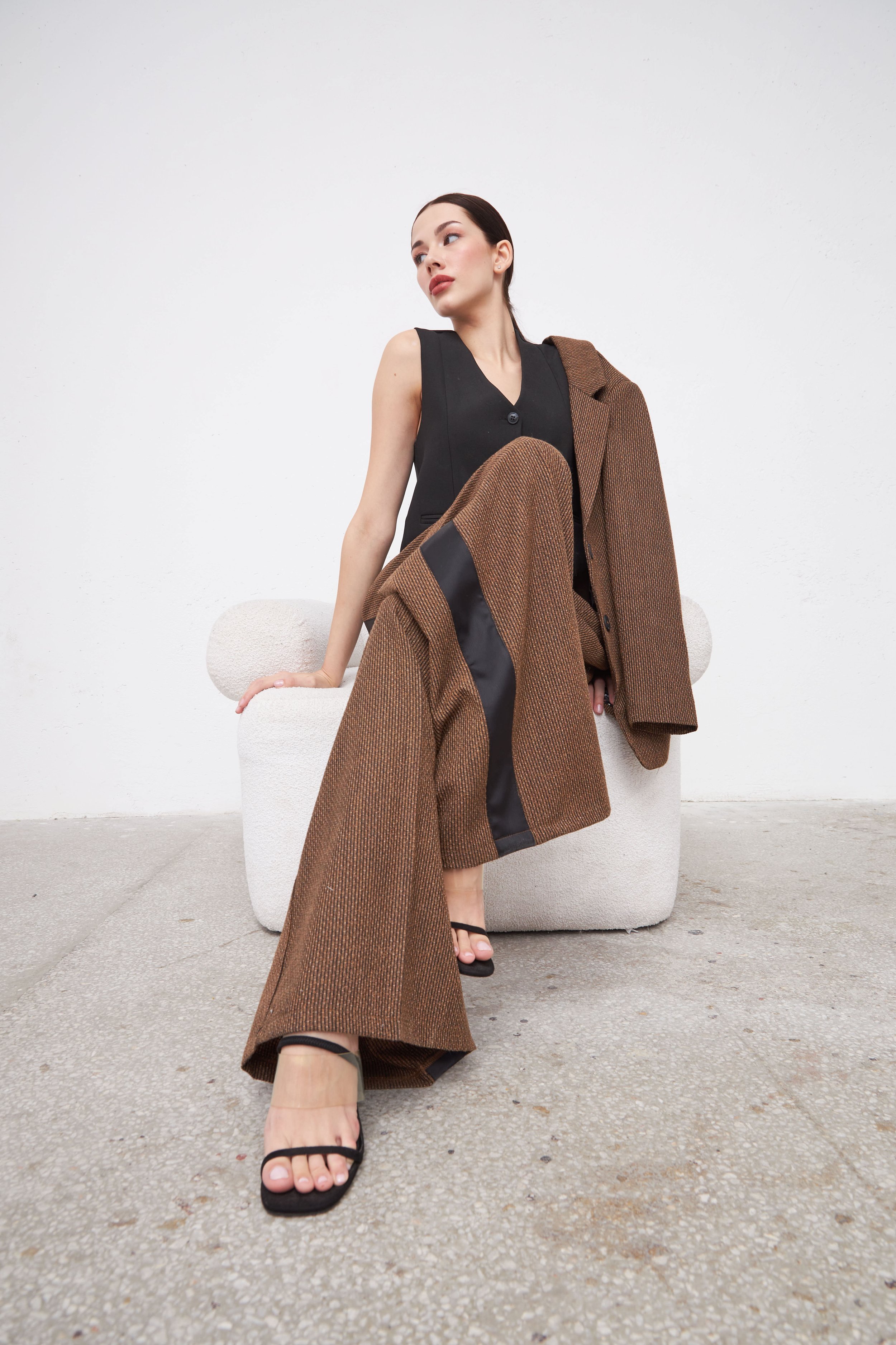 Moda fotoğrafçılığı İstanbul, kreatif stüdyo çekimleri ve marka odaklı lifestyle moda prodüksiyonu.