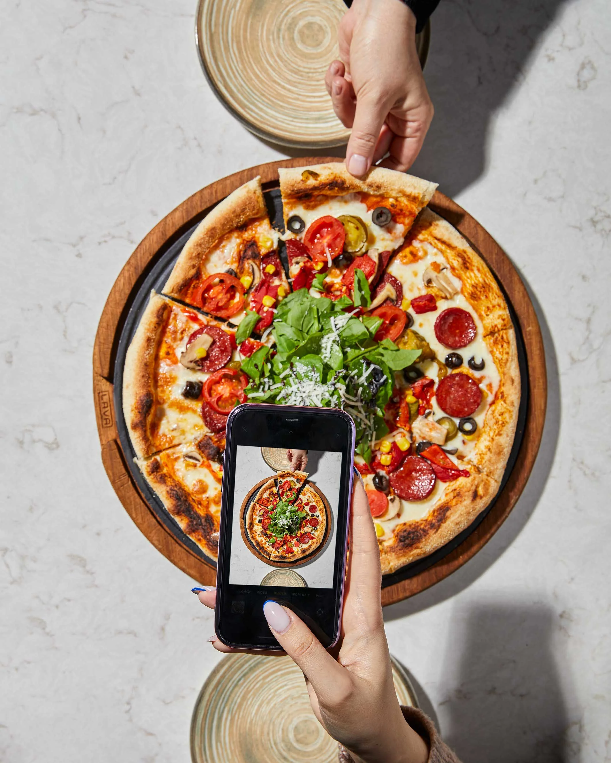 Sosyal medya içerik üretimi ve profesyonel yemek çekimi: İstanbul merkezli ajansımızda büyük markalar için üretilen dijital kampanya görselleri.