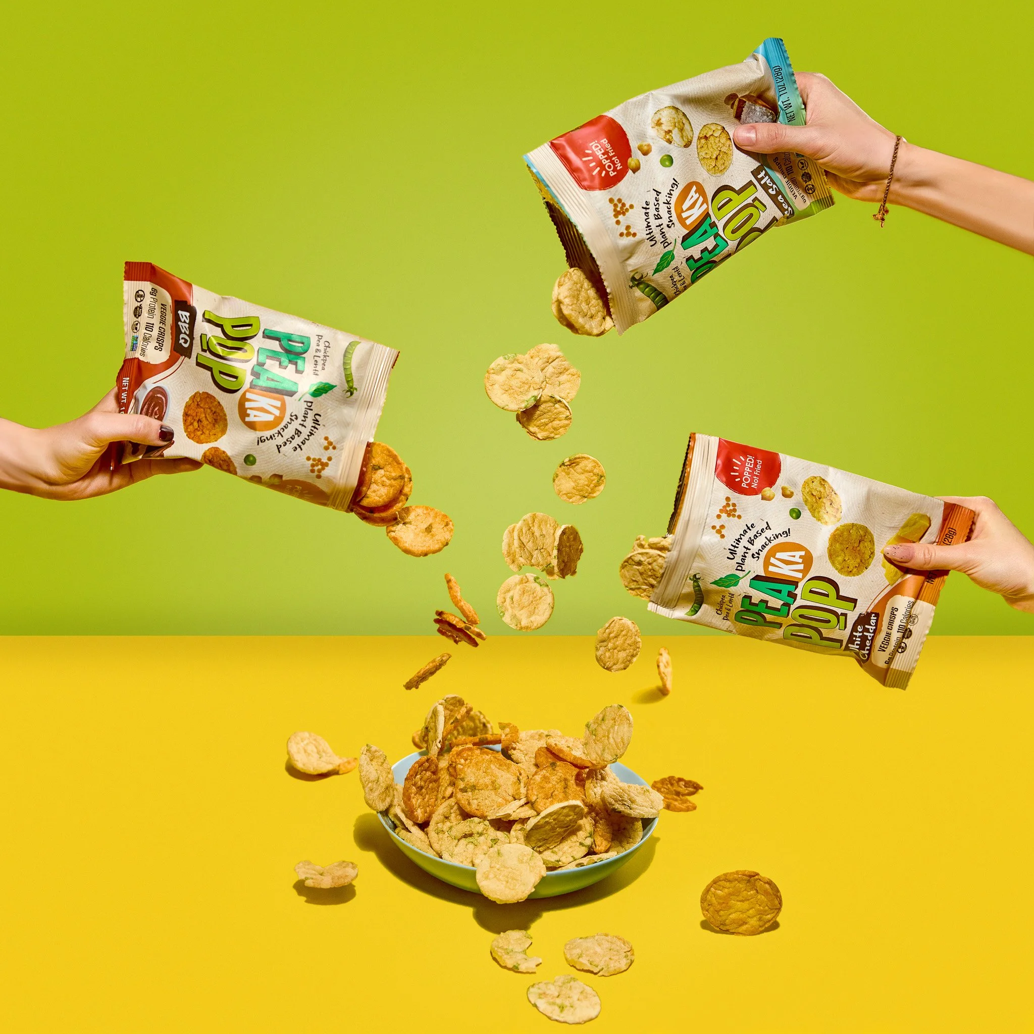 Modern otel odası çalışma masası ve pencere manzarası çekimi - PAM İstanbul otel iç mekân prodüksiyonu