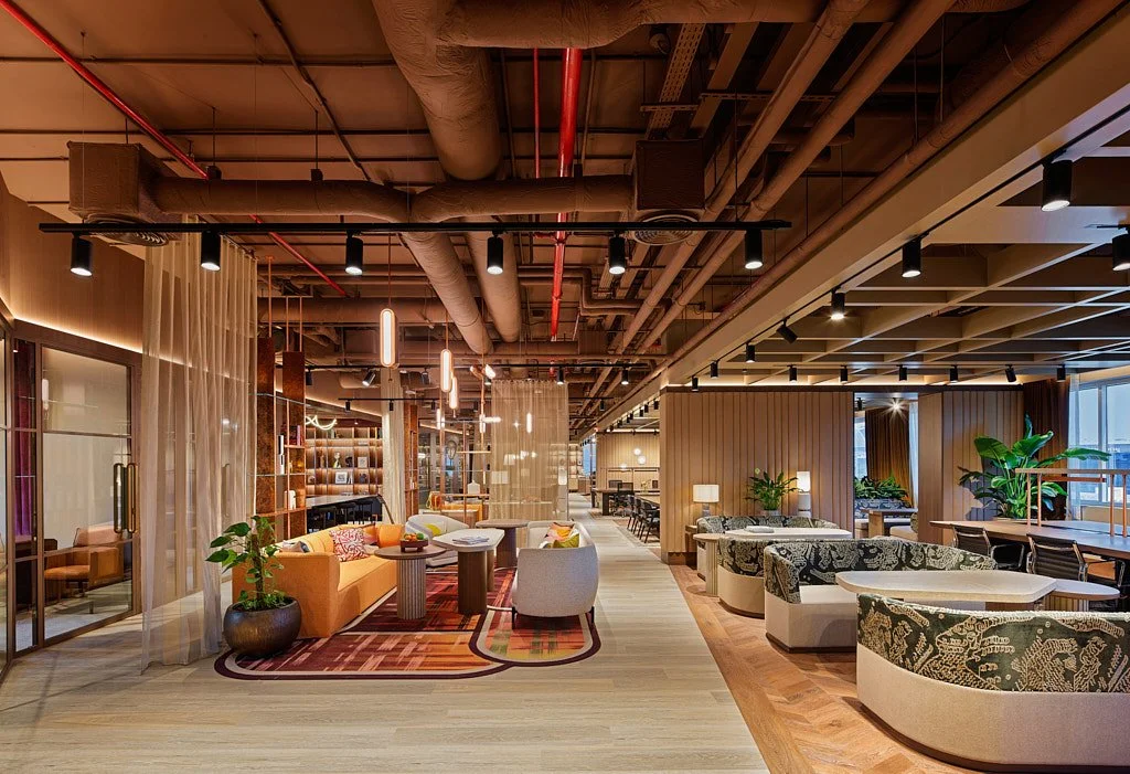 Siyah beyaz modern villa cam cephe ve havuz dış mekân çekimi - PAM İstanbul mimarlık prodüksiyonu