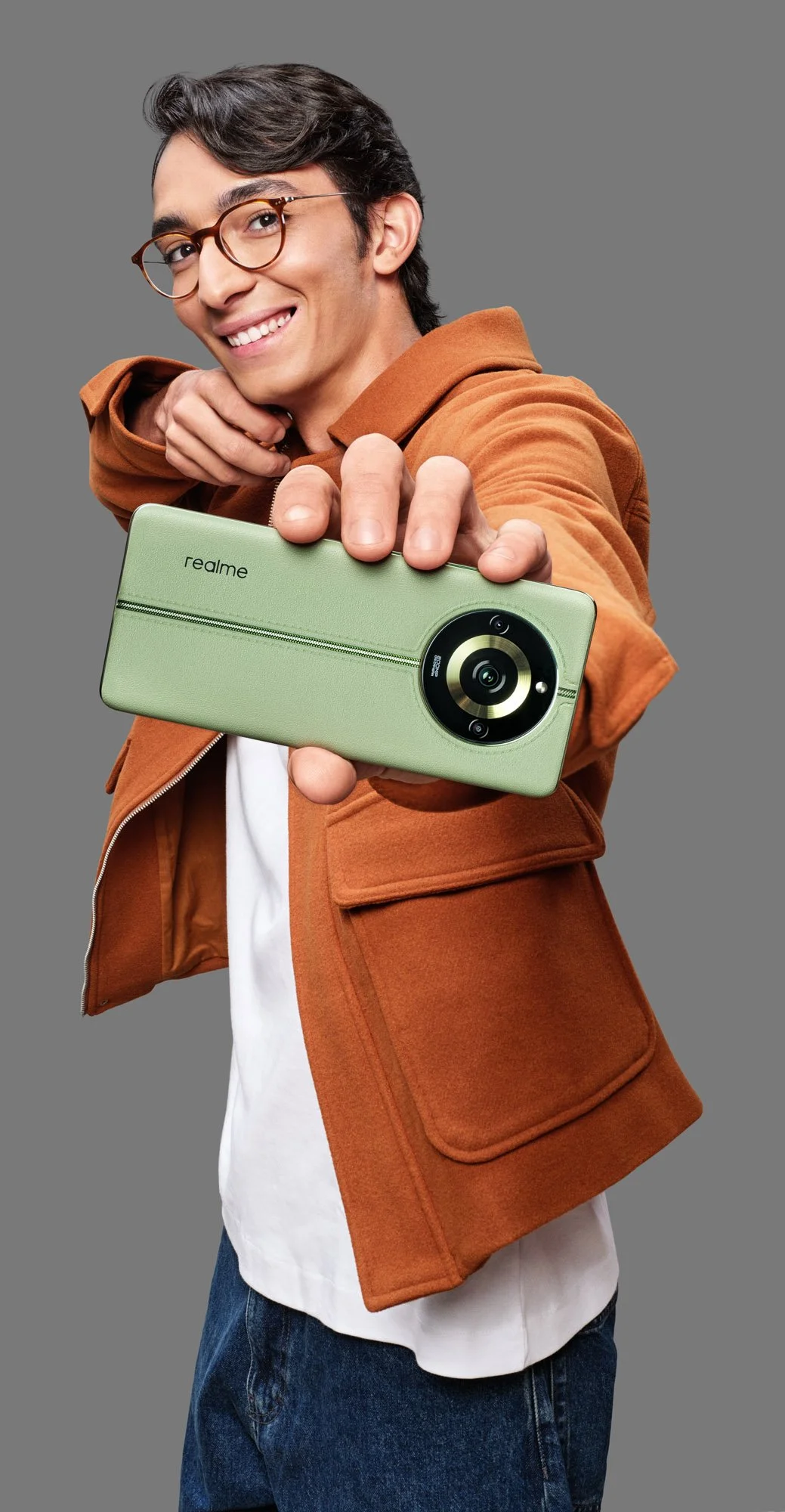 Pam İstanbul Prodüksiyon, Mete Gazoz ve Melisa Vargas ile Real Me cep telefonu kampanyasını hayata geçirirken, her karenin içinde yaratıcılık ve teknolojinin mükemmel uyumunu sergiliyor. Görsel anlatım ve estetik çekimlerimizle, teknoloji ve tasarımı